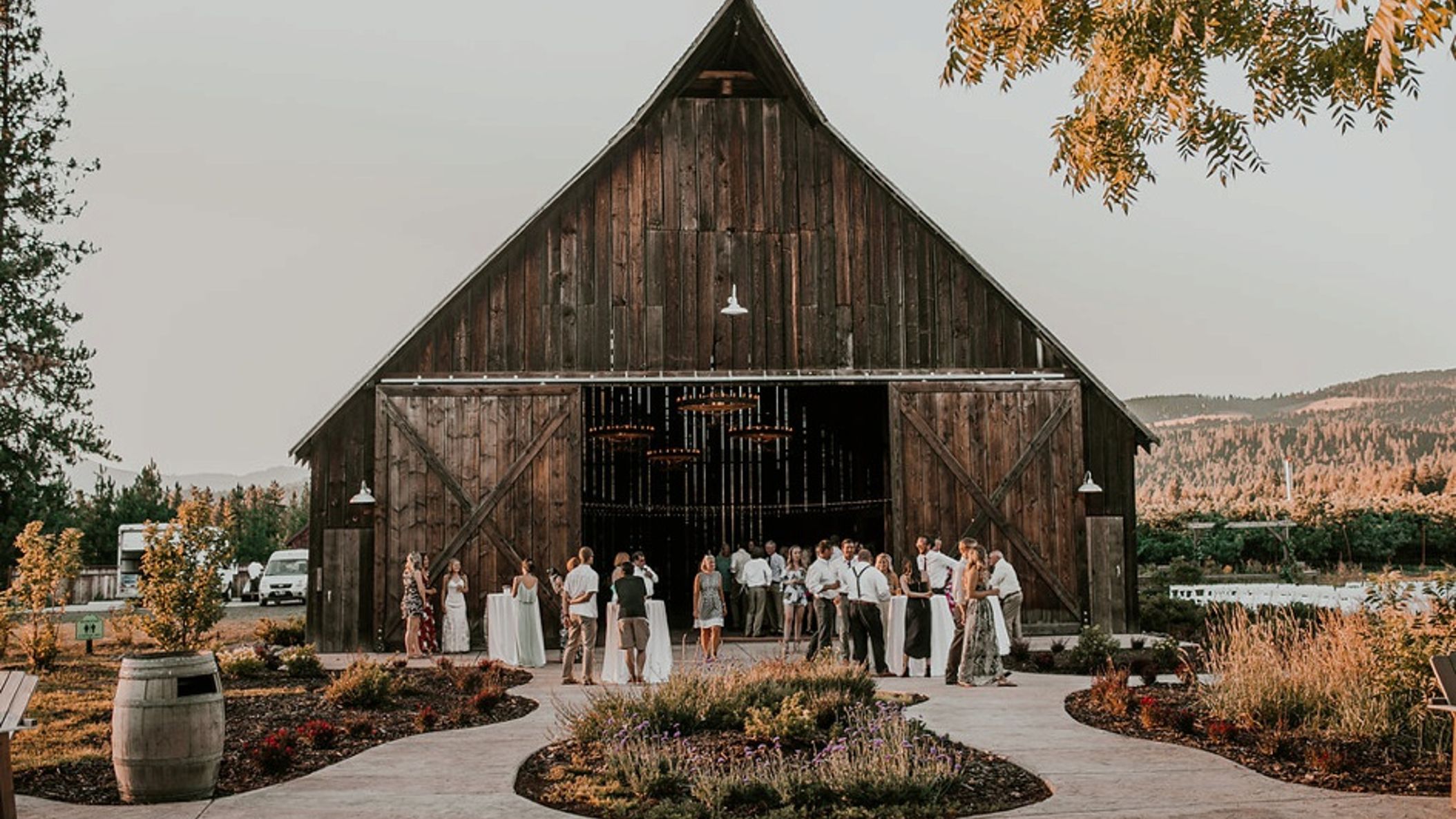 Oregon_Bride/StyledShoots/ZenithVineyard/GayBeards/RealWeddings/2018-01-16_0005.jpg
