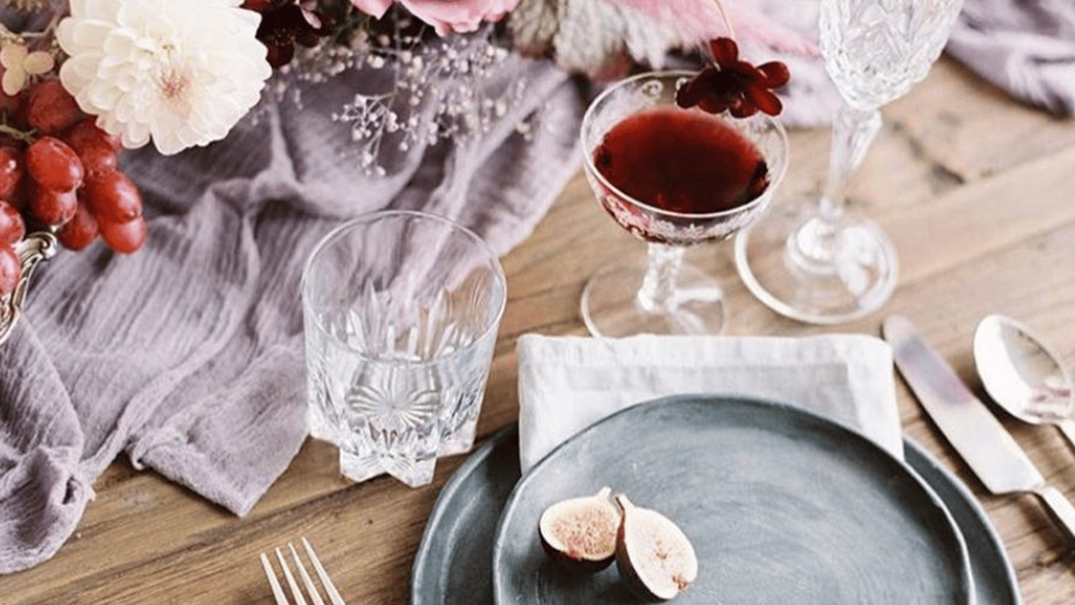 Oregon_Bride/WebStories/PrettyPlaceSettings/moody & modern.png