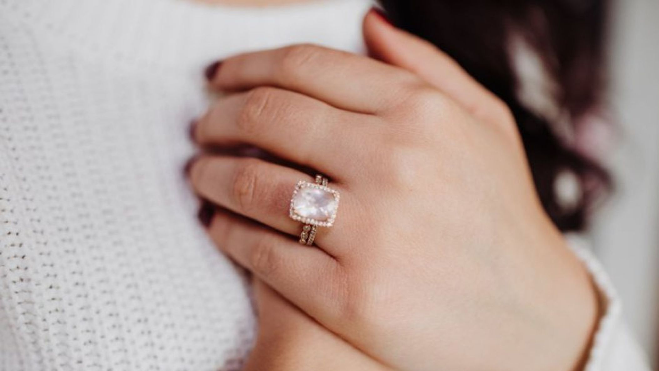 Wisconsin_Bride/StyledWinterShootMonicaCPhoto/866x578px.close_up_details_of_large_diamond_wedding_ring_WEB.jpg