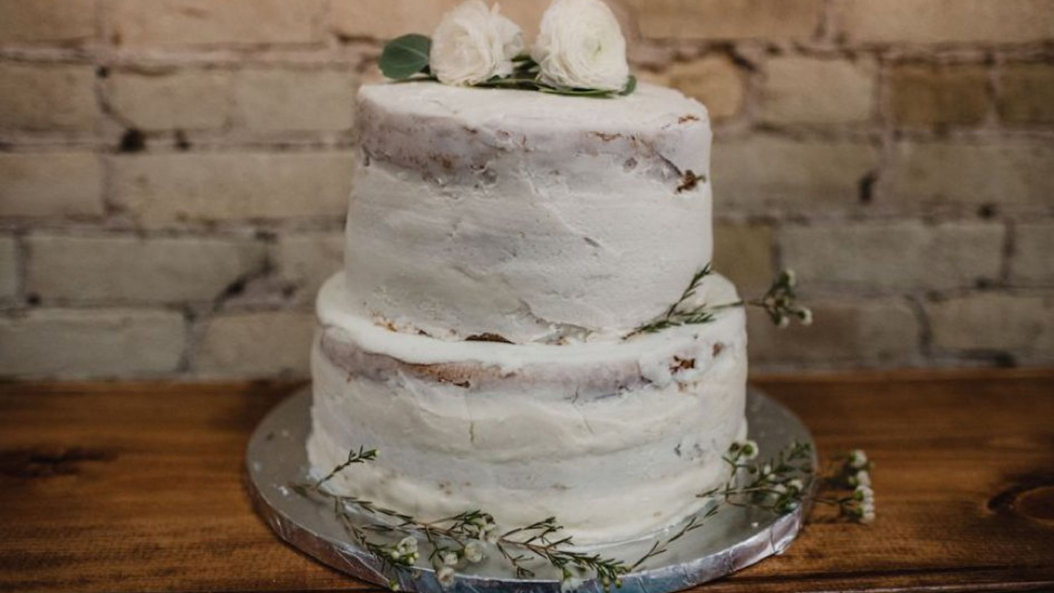 Wisconsin_Bride/StyledWinterShootMonicaCPhoto/866x578px.close_up_of_simplistic_white_wedding_cake_with_flowers_WEB.jpg
