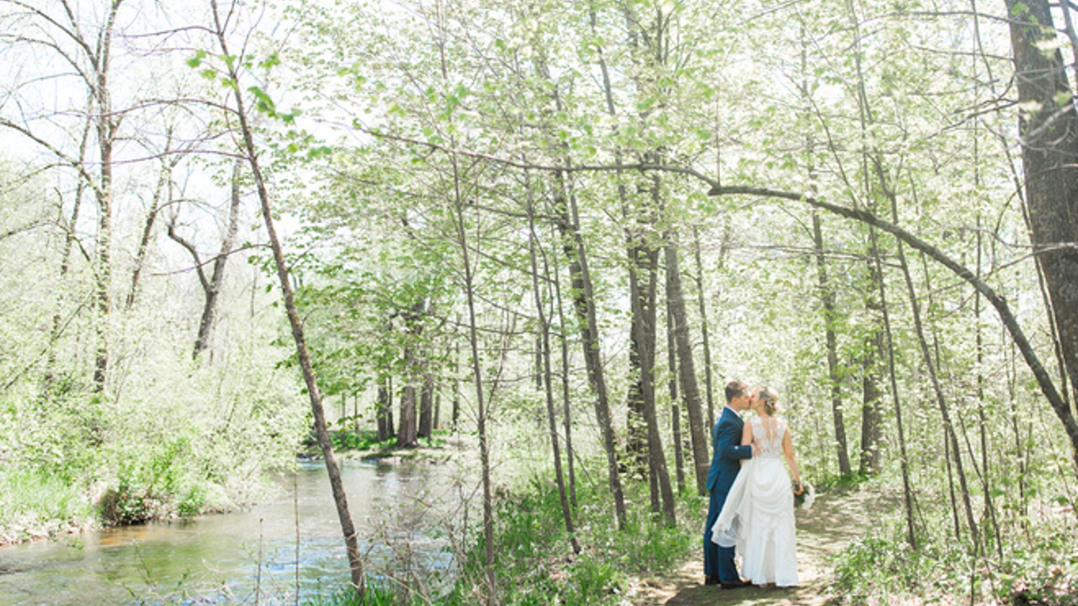 Minnesota_Bride/RW_Amanda_Scotty/GinaZeidler_AmandaandScottyCreeksideFarm00005_659x.jpg