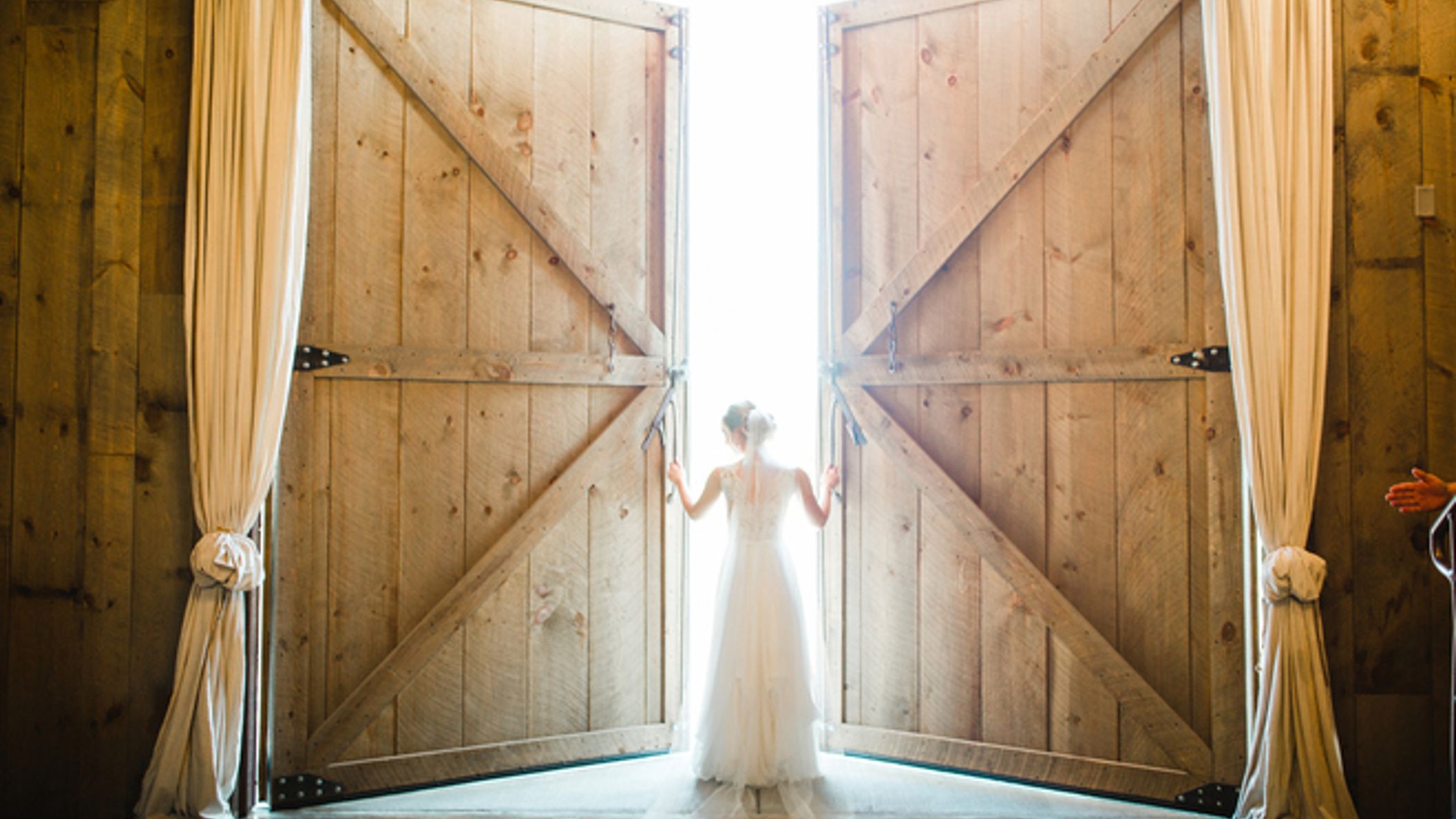 Minnesota_Bride/RW_Amanda_Scotty/GinaZeidler_AmandaandScottyCreeksideFarm00012_659x.jpg