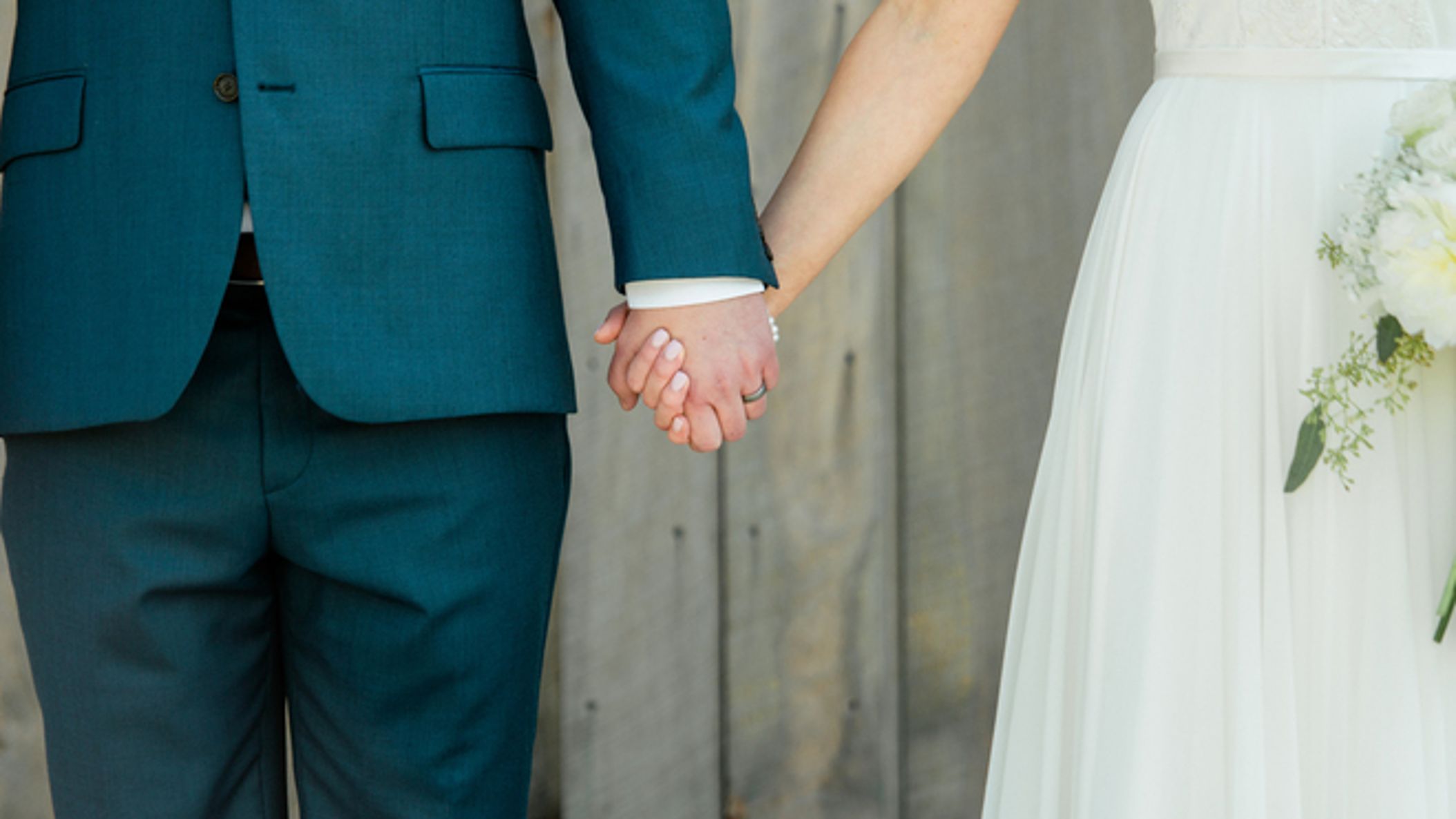 Minnesota_Bride/RW_Amanda_Scotty/GinaZeidler_AmandaandScottyCreeksideFarm00034_659x.jpg