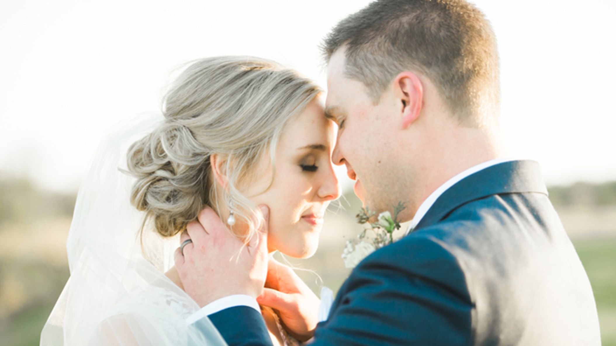 Minnesota_Bride/RW_Amanda_Scotty/GinaZeidler_AmandaandScottyCreeksideFarm00039_659x.jpg