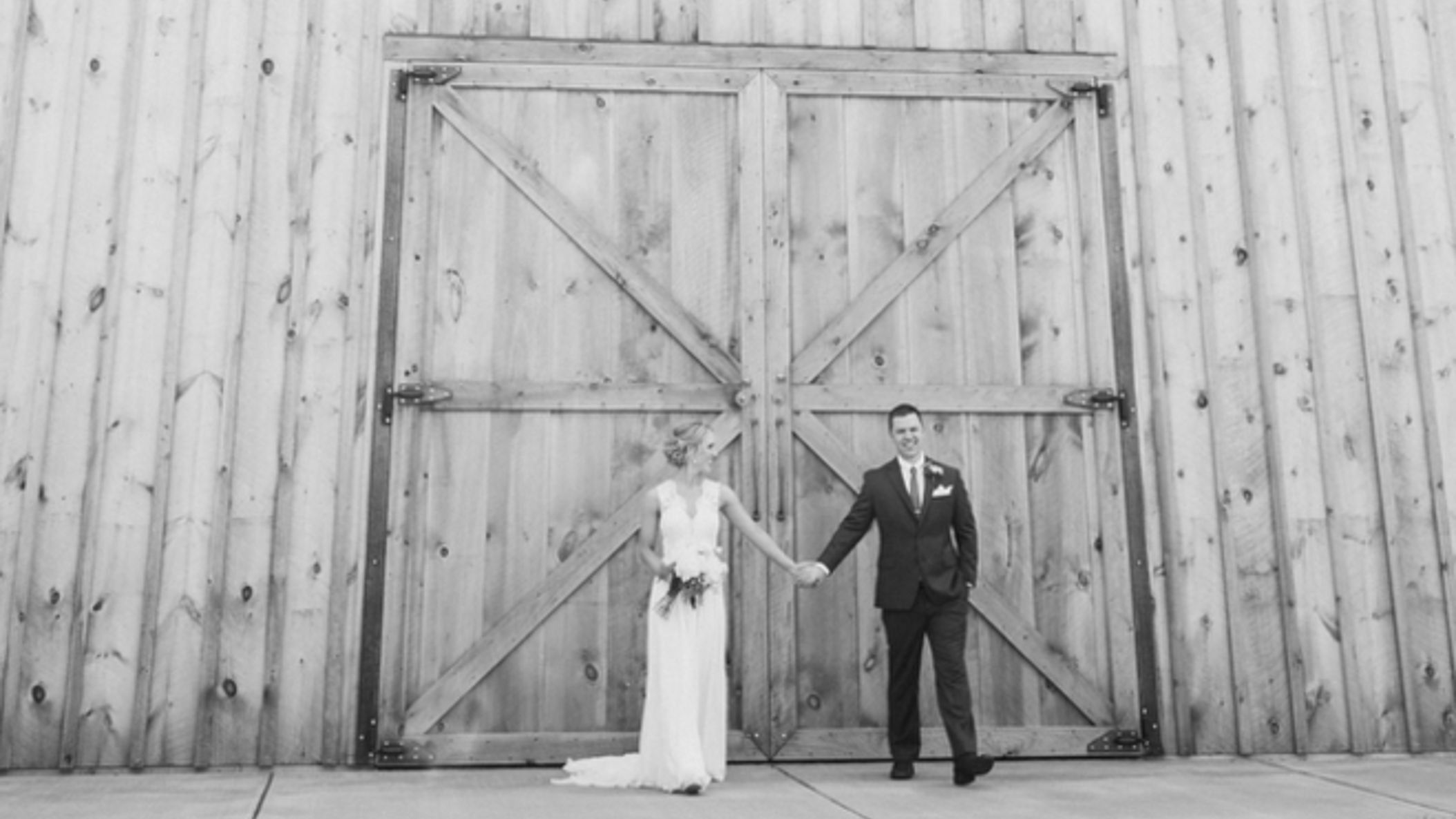 Minnesota_Bride/RW_Amanda_Scotty/GinaZeidler_AmandaandScottyCreeksideFarm00052_659x.jpg