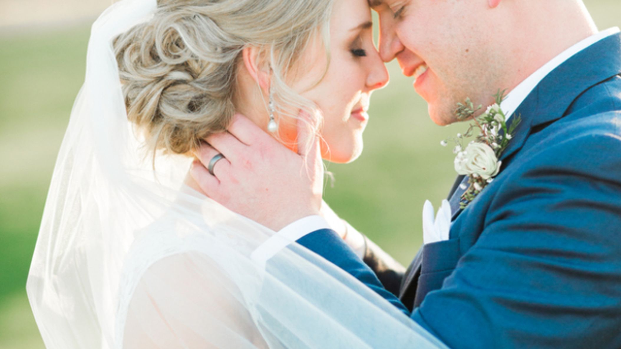Minnesota_Bride/RW_Amanda_Scotty/GinaZeidler_AmandaandScottyCreeksideFarm00060_659x.jpg