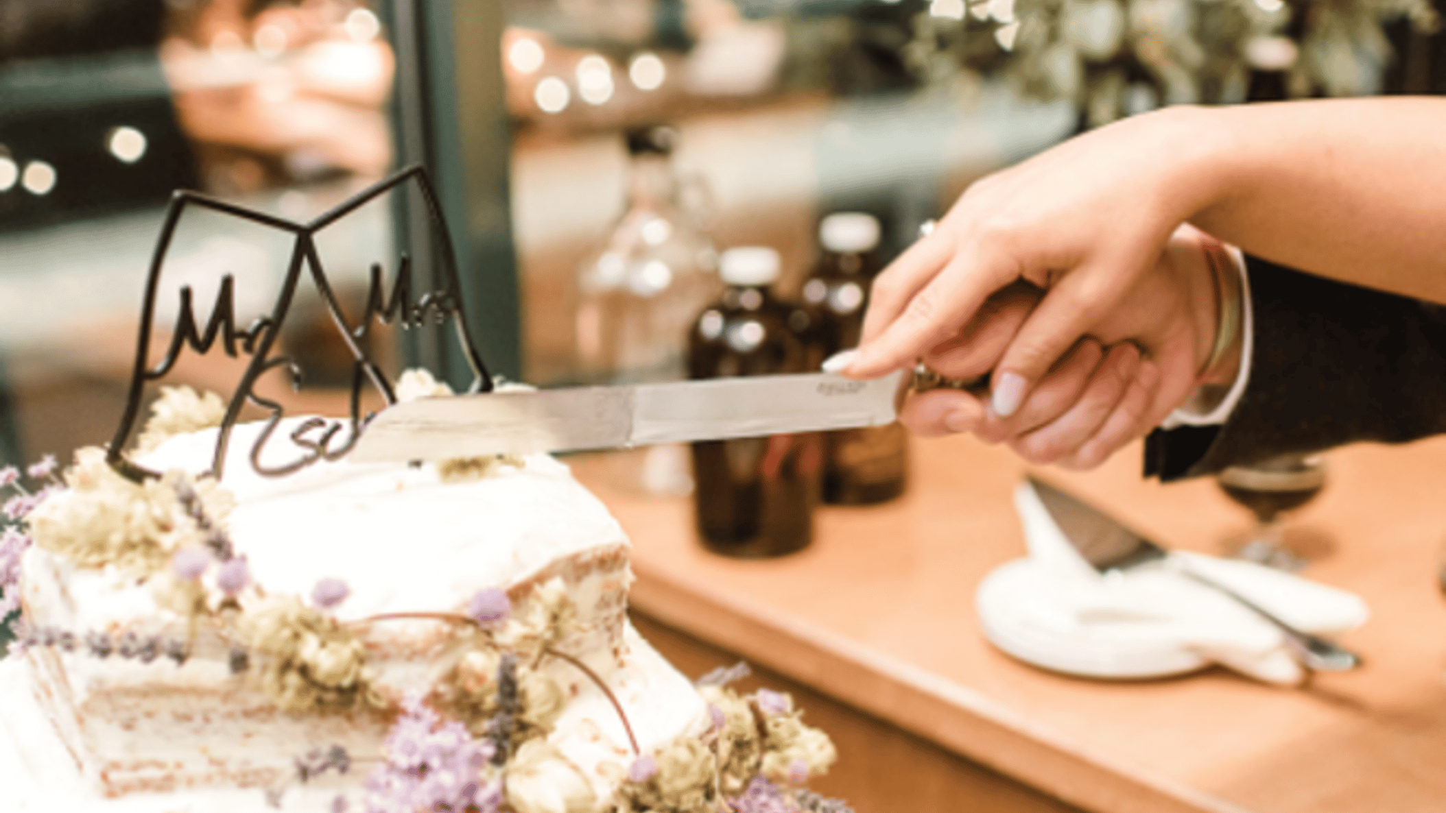 Oregon_Bride/WebStories/NakedCake_Friday/Love_is_brewing_659x.png