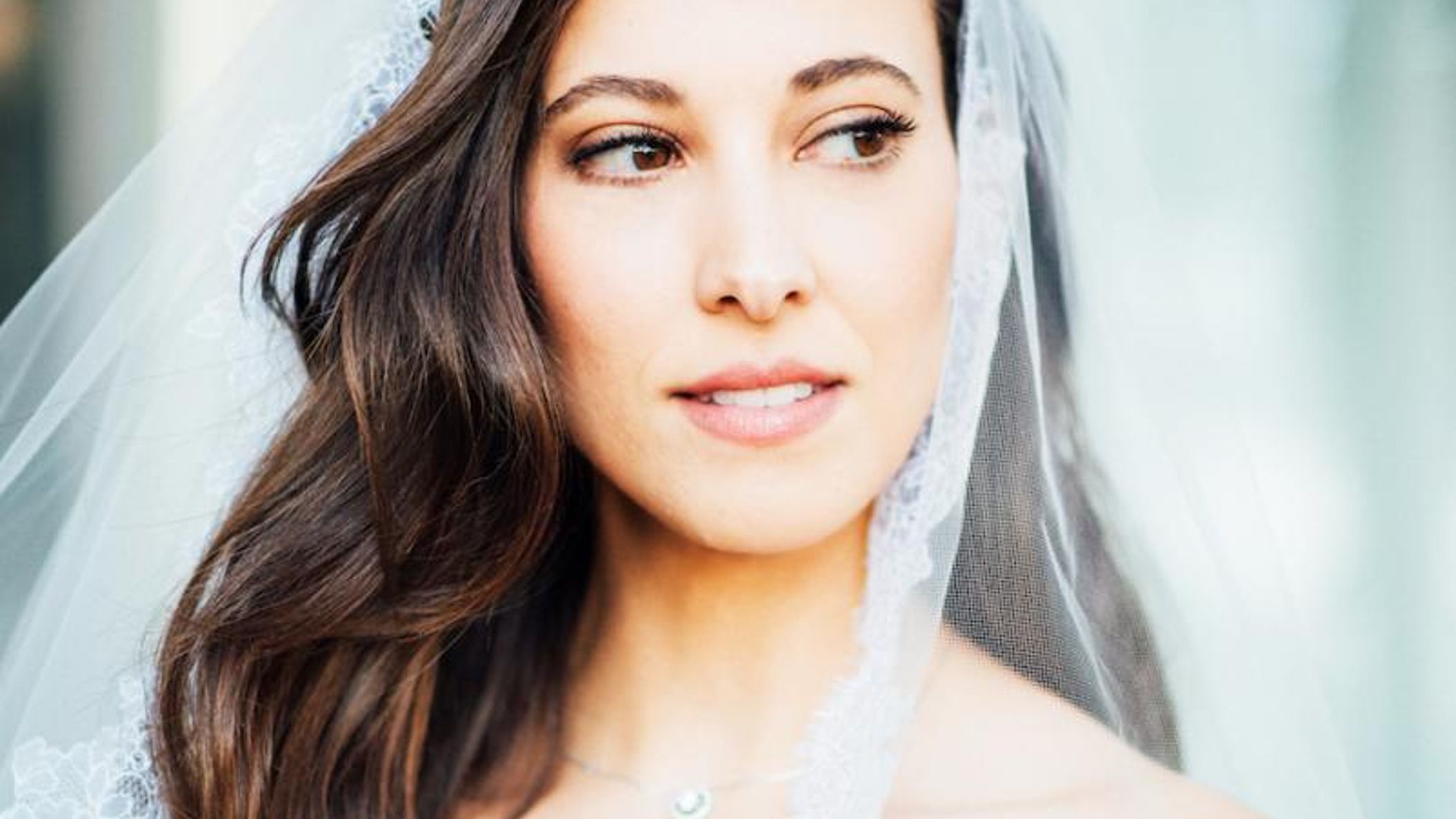 CWD/online/realweddings/dalit_jordan/011 Bride + Veil.jpg