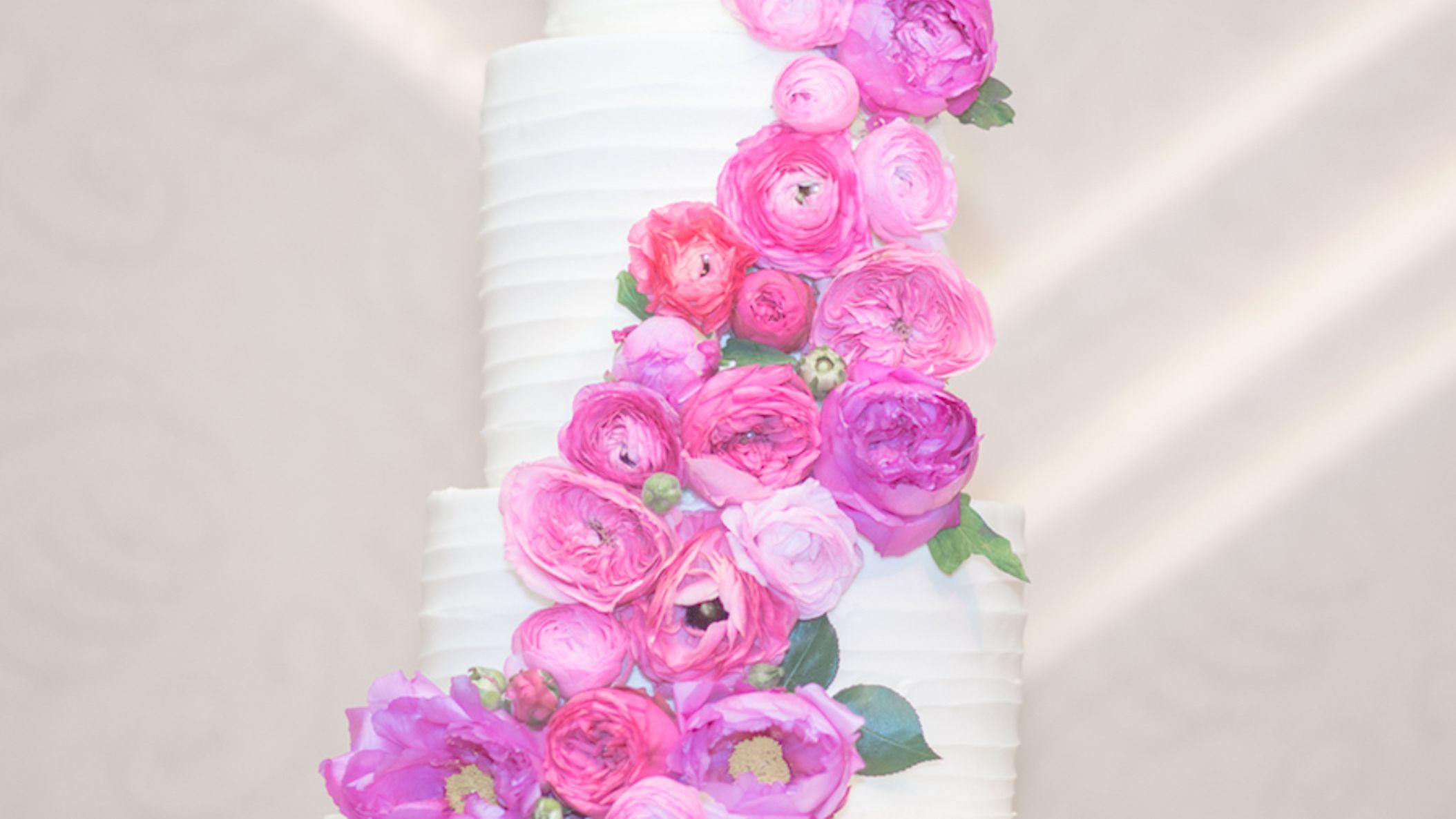 CWD/online/realweddings/dalit_jordan/060 Wedding Cake.jpg