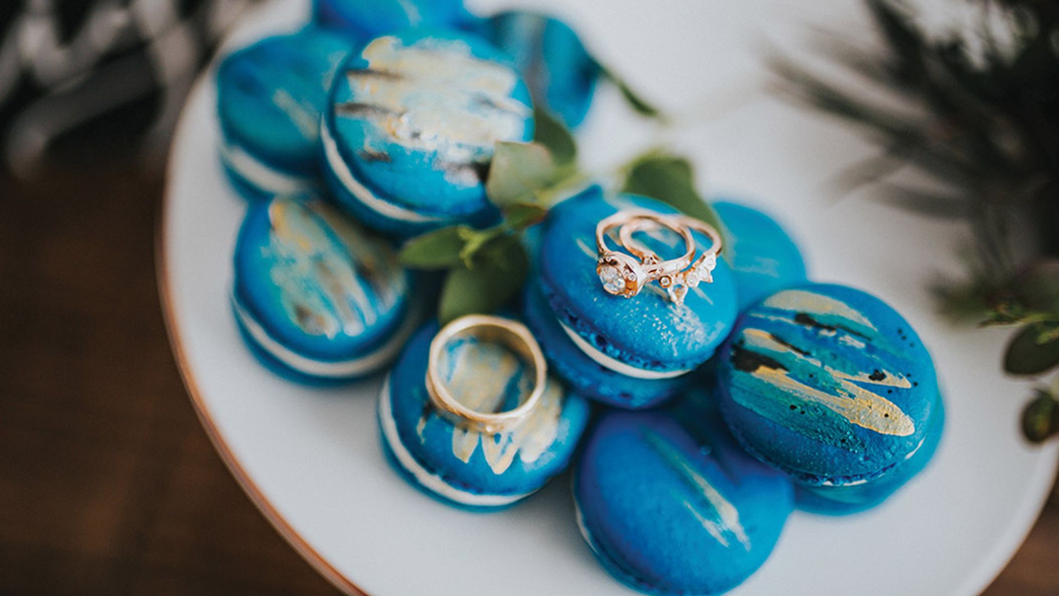 Oregon_Bride/WebStories/unity/blue-macaroons.jpg
