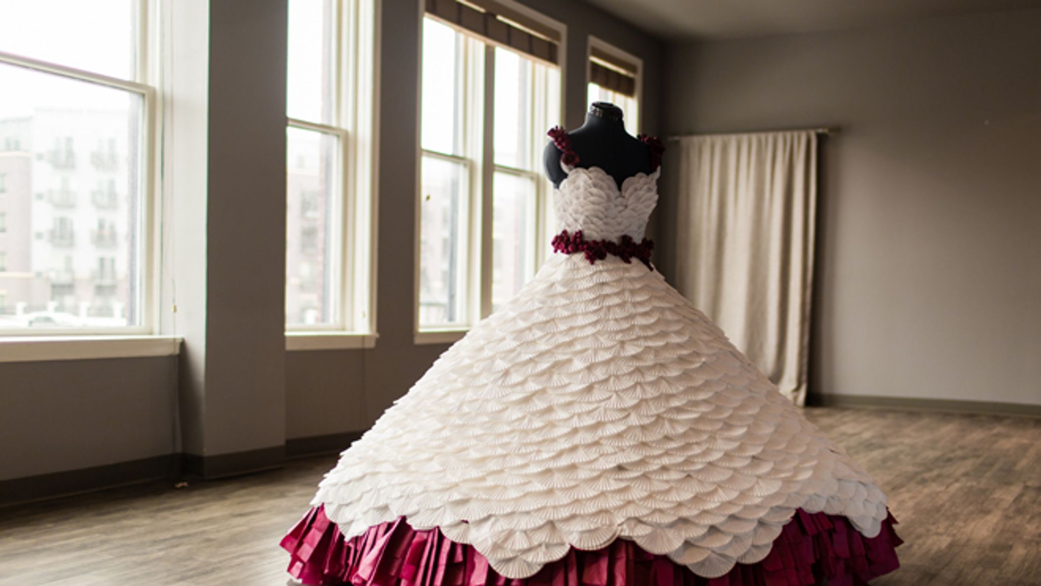 Minnesota_Bride/Paper_Dress/017_Carina_180418_04560.jpg
