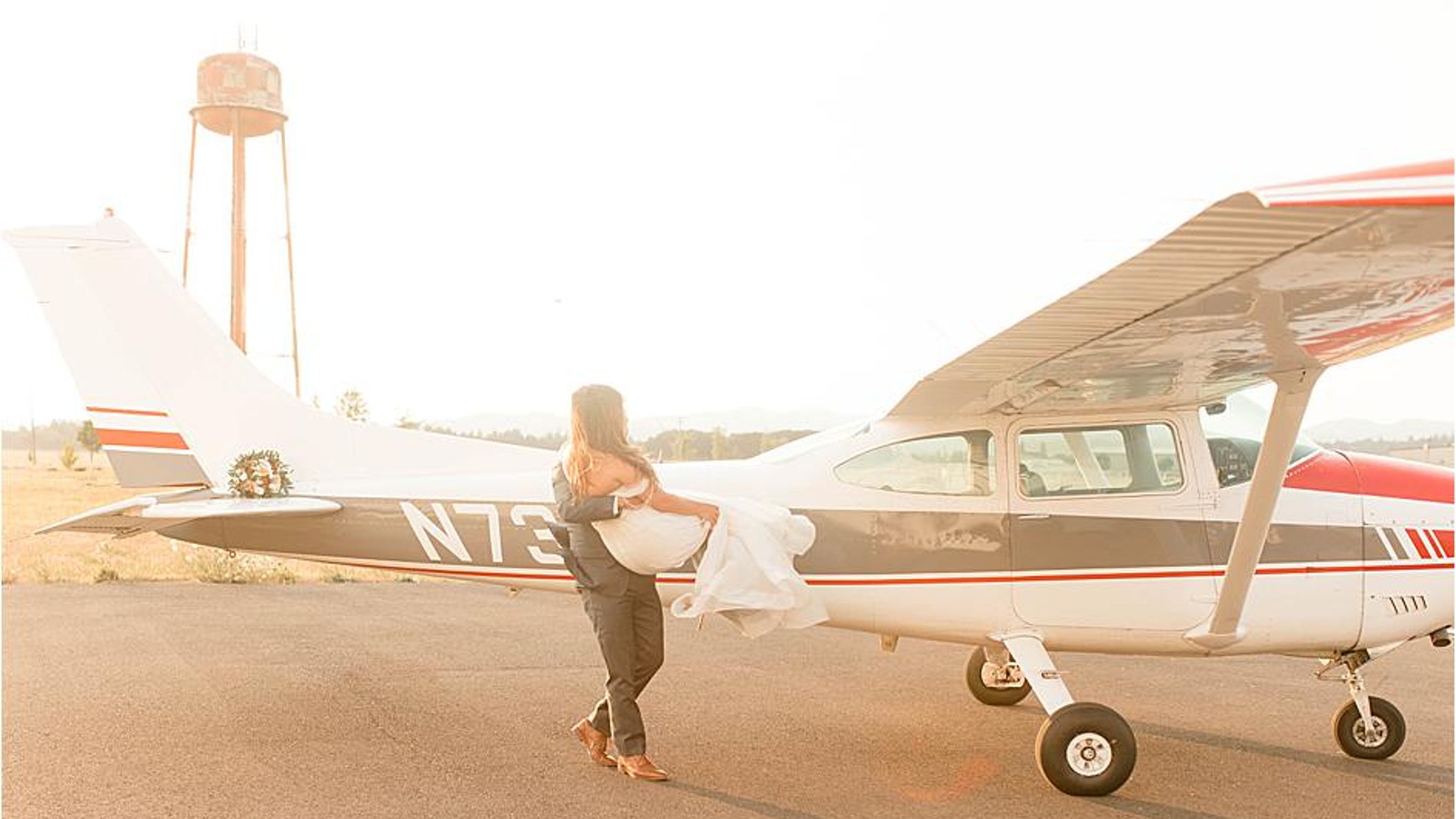 Oregon_Bride/RealWeddinga/airplane/2018-12-19_0003.jpg
