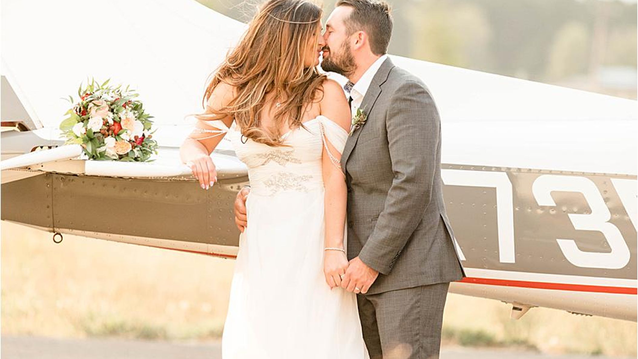 Oregon_Bride/RealWeddinga/airplane/2018-12-19_0007.jpg