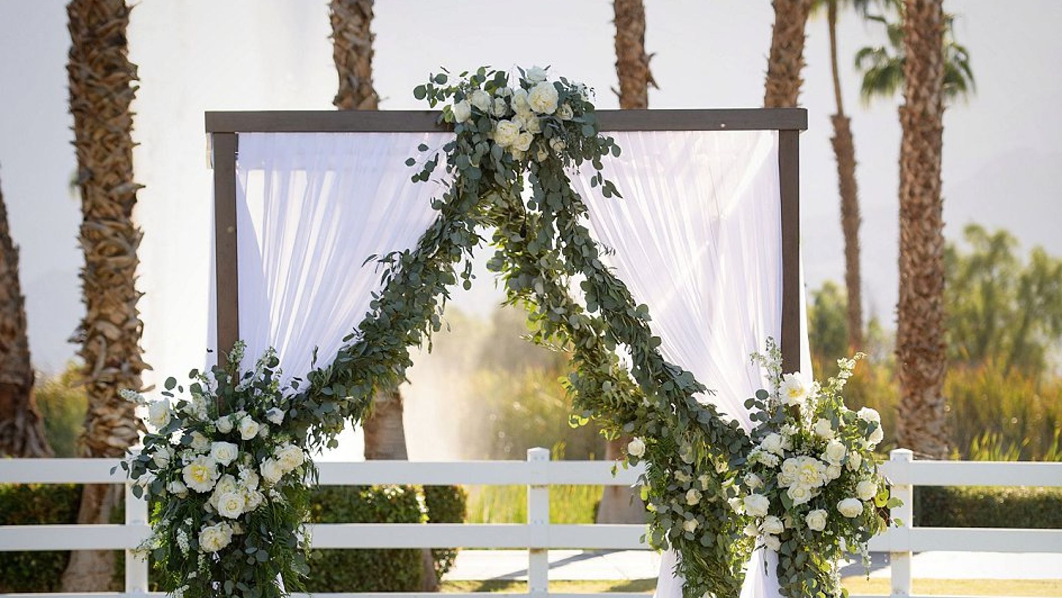 CWD/2019/Alex-and-john-The-Lighter-Side-Kristeen-La-Brot-Events-Next-Exit-Photography-Merv-Griffin-Ranch56_Jennyquicksallphotography_flowerfeature.jpg