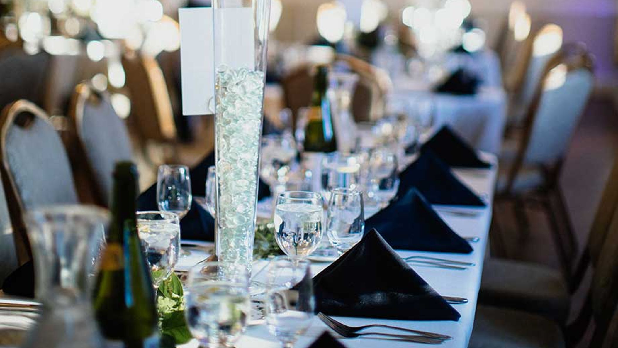 Minnesota_Bride/TREND/DarkMoodyWeddingColorsReception/g16_0.jpg