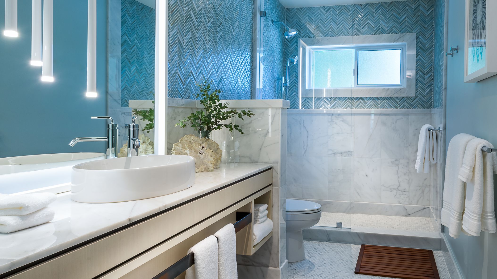 CWD/online/venues/hotels/Oceana_Guest Suite Bathroom Photo_01.jpg