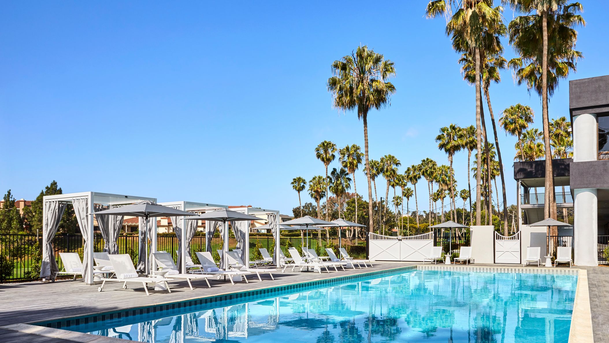 CWD/online/venues/hotels/Pool.jpg