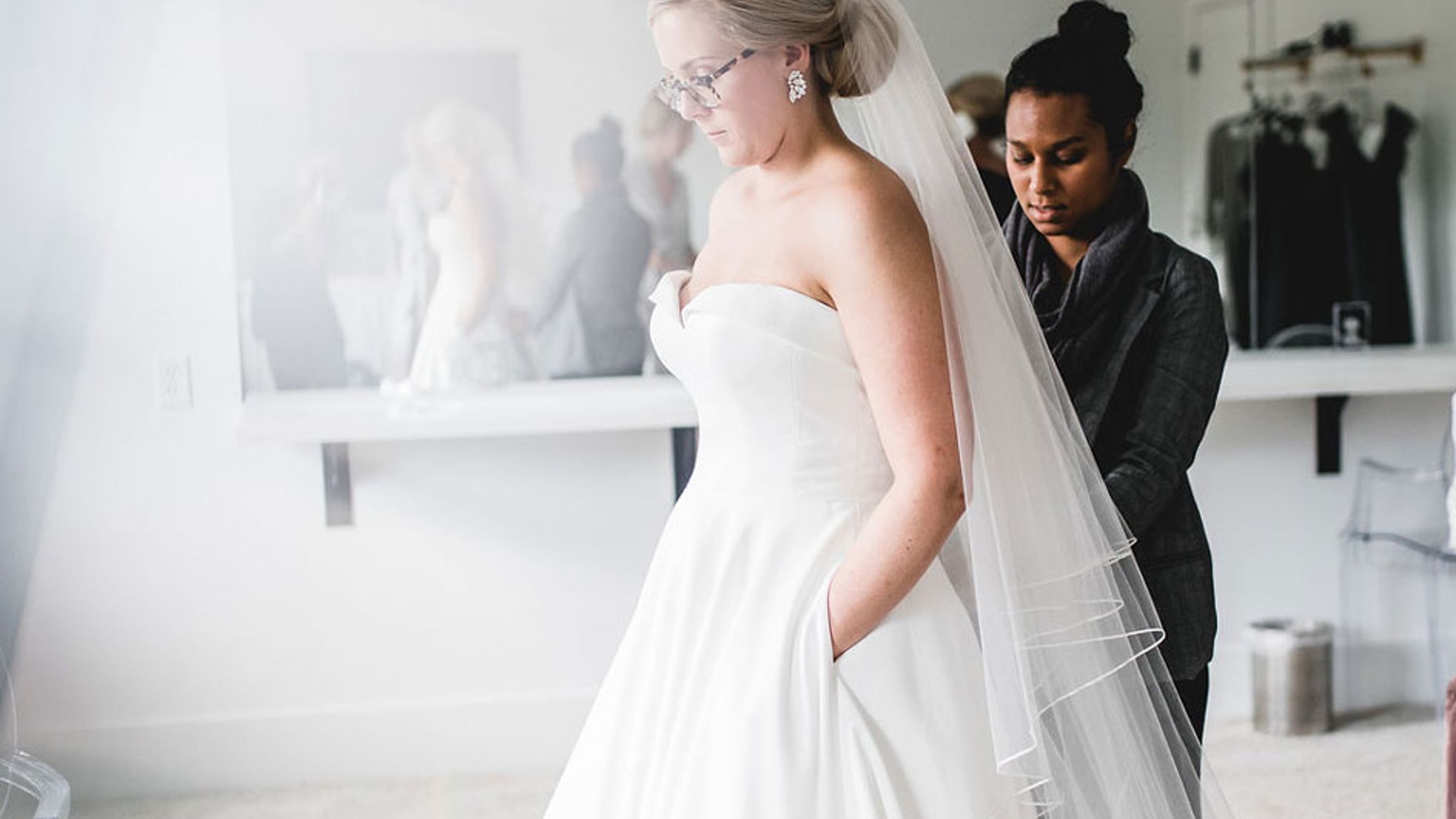 AWD/kelly-and-matt-hutton-house-aqua-fox-photography-sixpence-events-and-planning-minnesota-wedding_13.jpg
