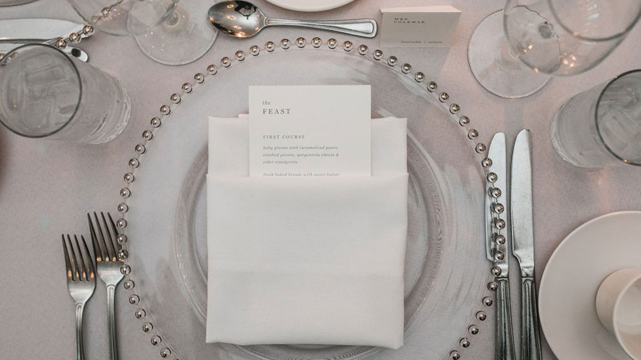 AWD/kelly-and-matt-hutton-house-aqua-fox-photography-sixpence-events-and-planning-minnesota-wedding_32.jpg