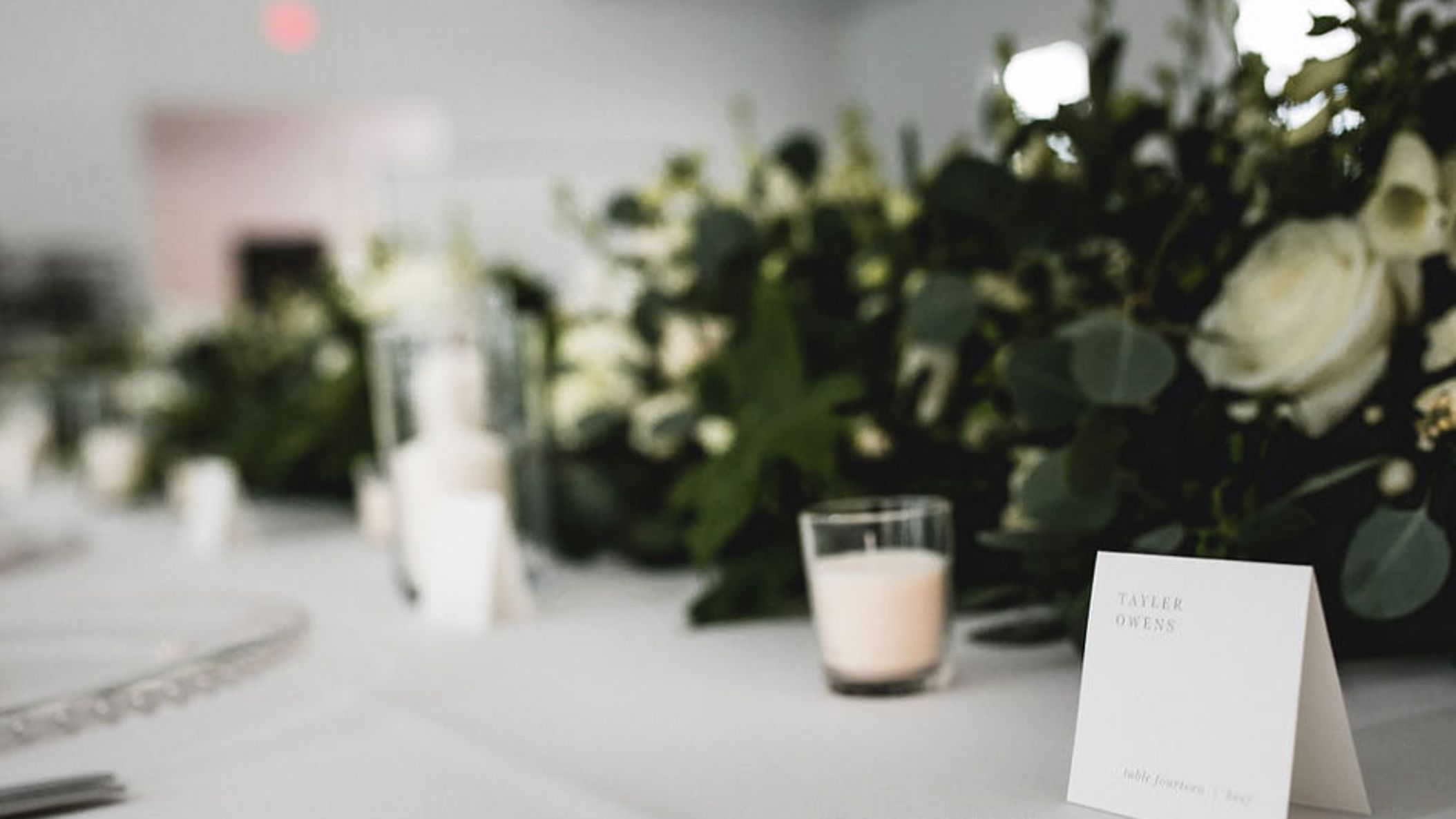 AWD/kelly-and-matt-hutton-house-aqua-fox-photography-sixpence-events-and-planning-minnesota-wedding_24_0.jpg