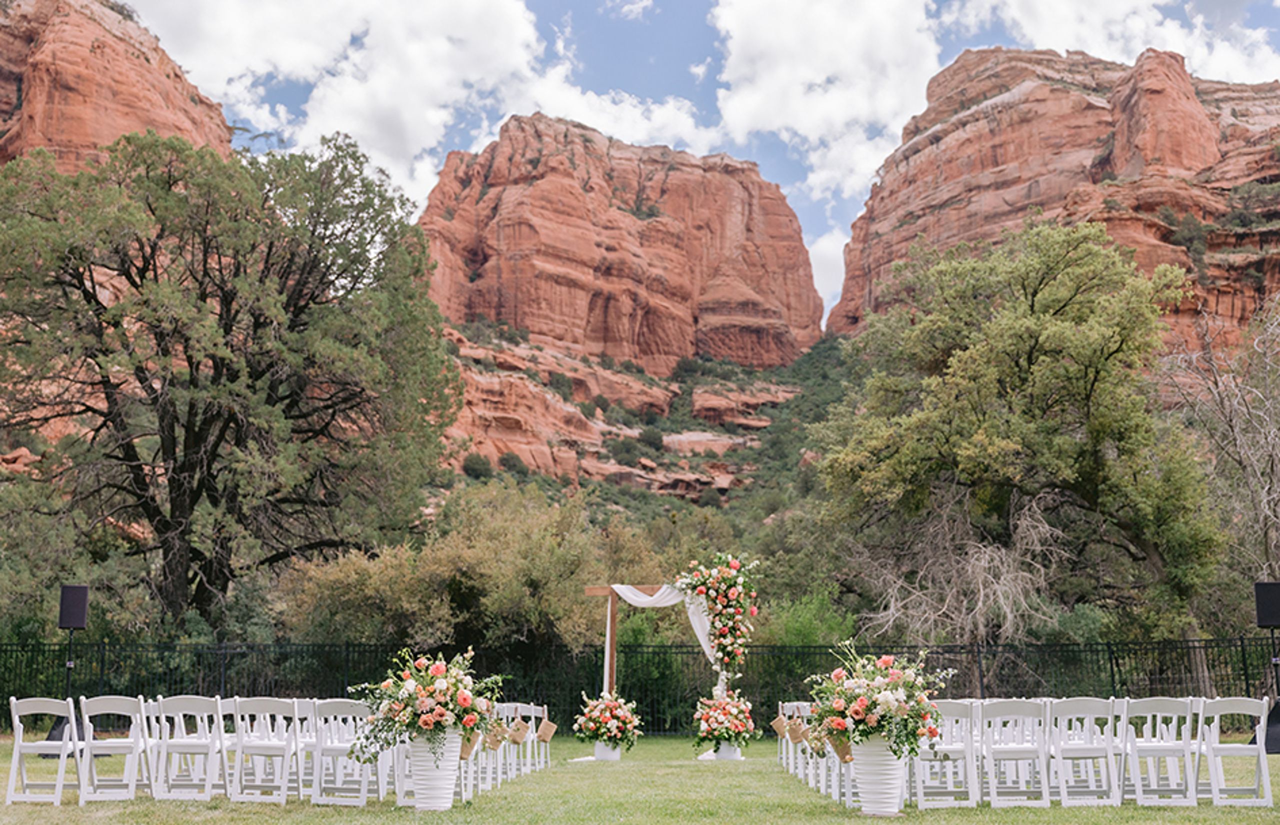 inline-images/Sedona Bride 2_Carolyn+Gaby.jpg