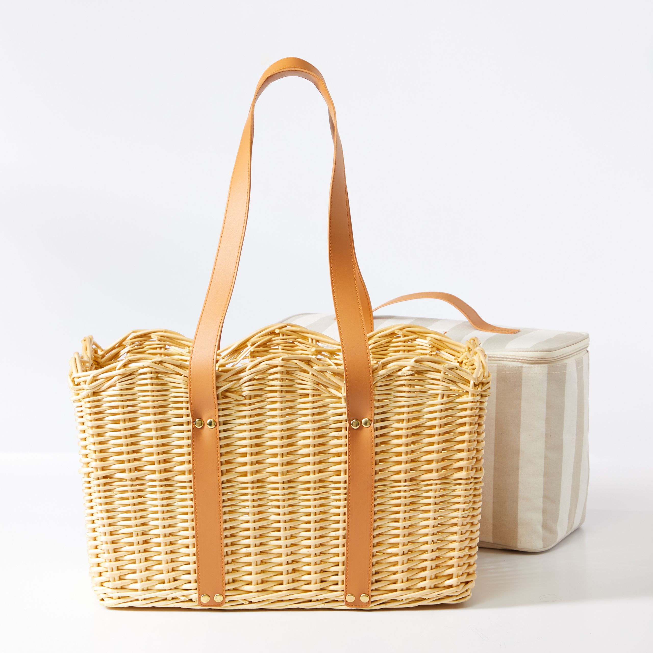 2024-11/Wavy_Wicker_Insulated_Picnic_Basket_Stripe_Flax_White_9916608_SPR24_2000x2000_Grey_1.jpg