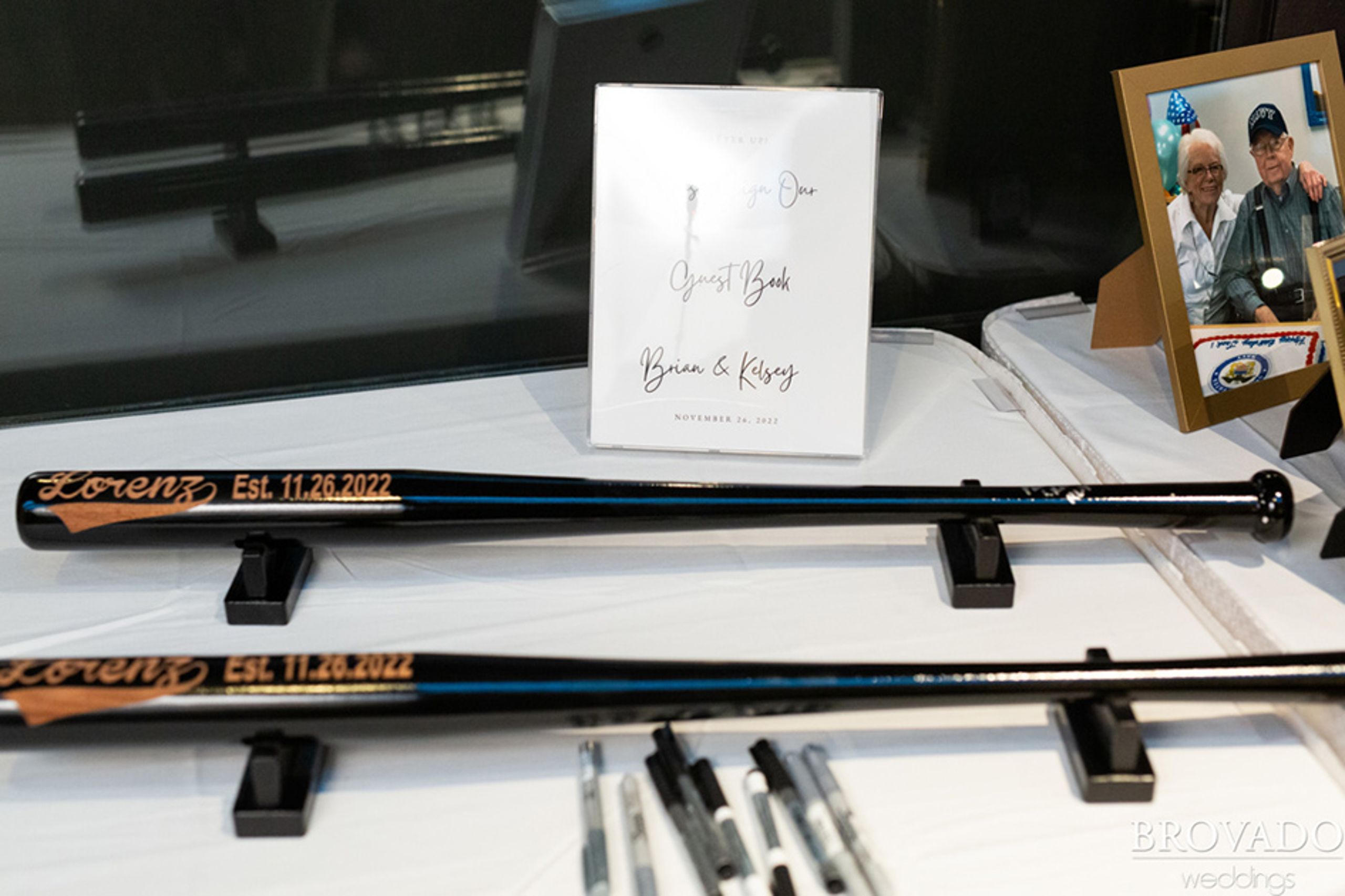 inline-images/baseball-bat-guestbook-BrovadoWeddings-HappiLilyEvents.jpg