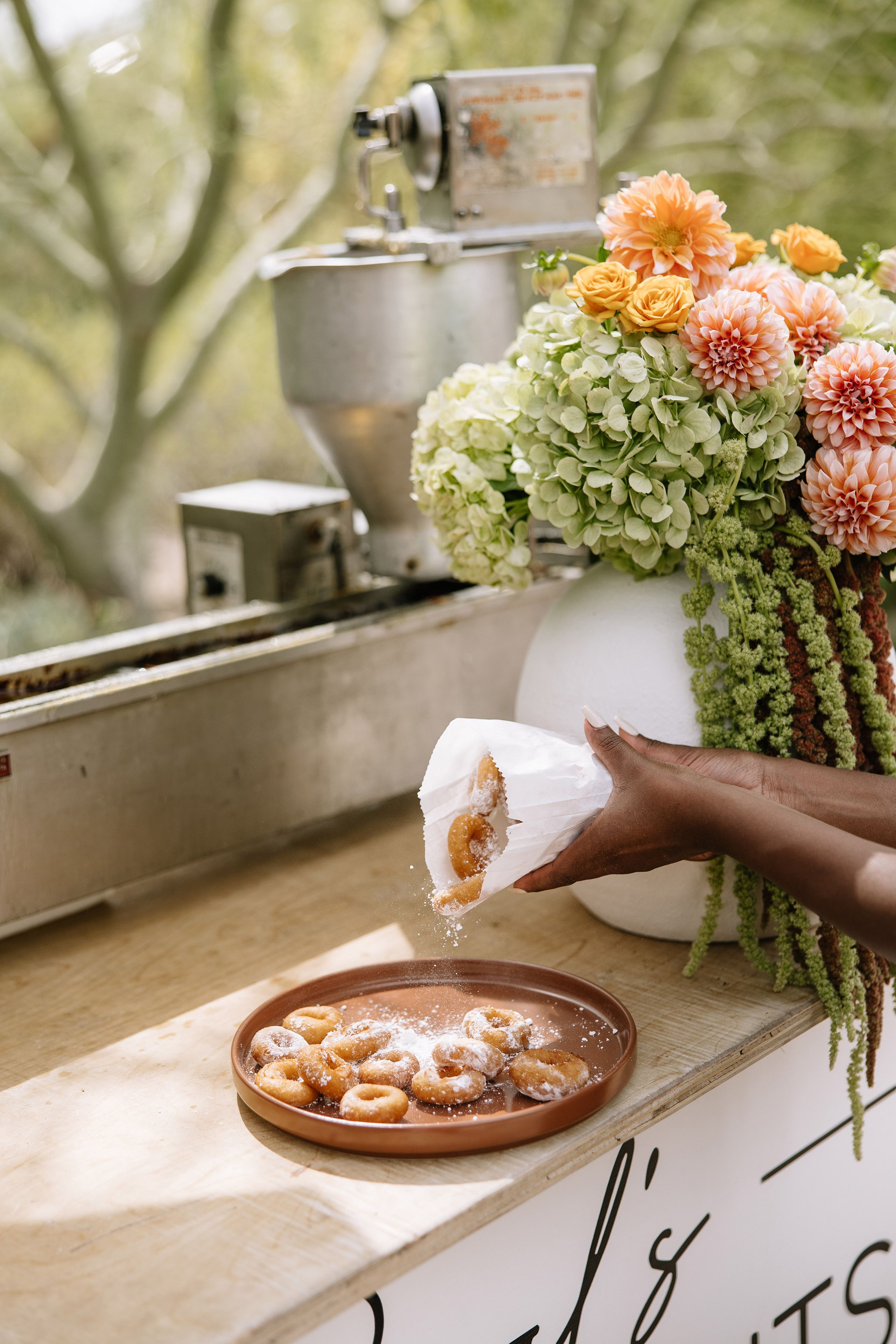 2025-01/F_AZBSS25_CateringShoot153.jpg
