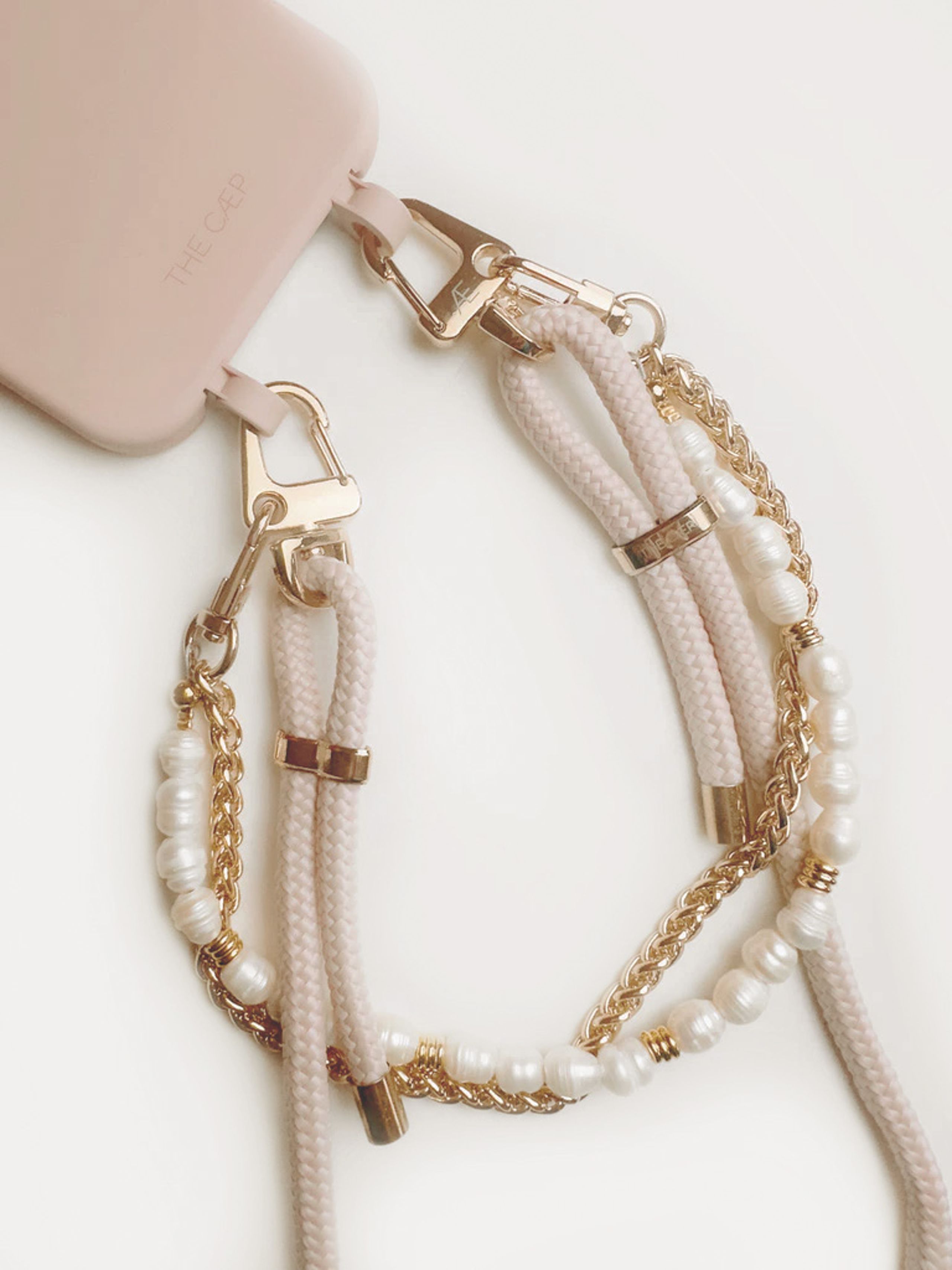 2025-02/Wristlet.jpg