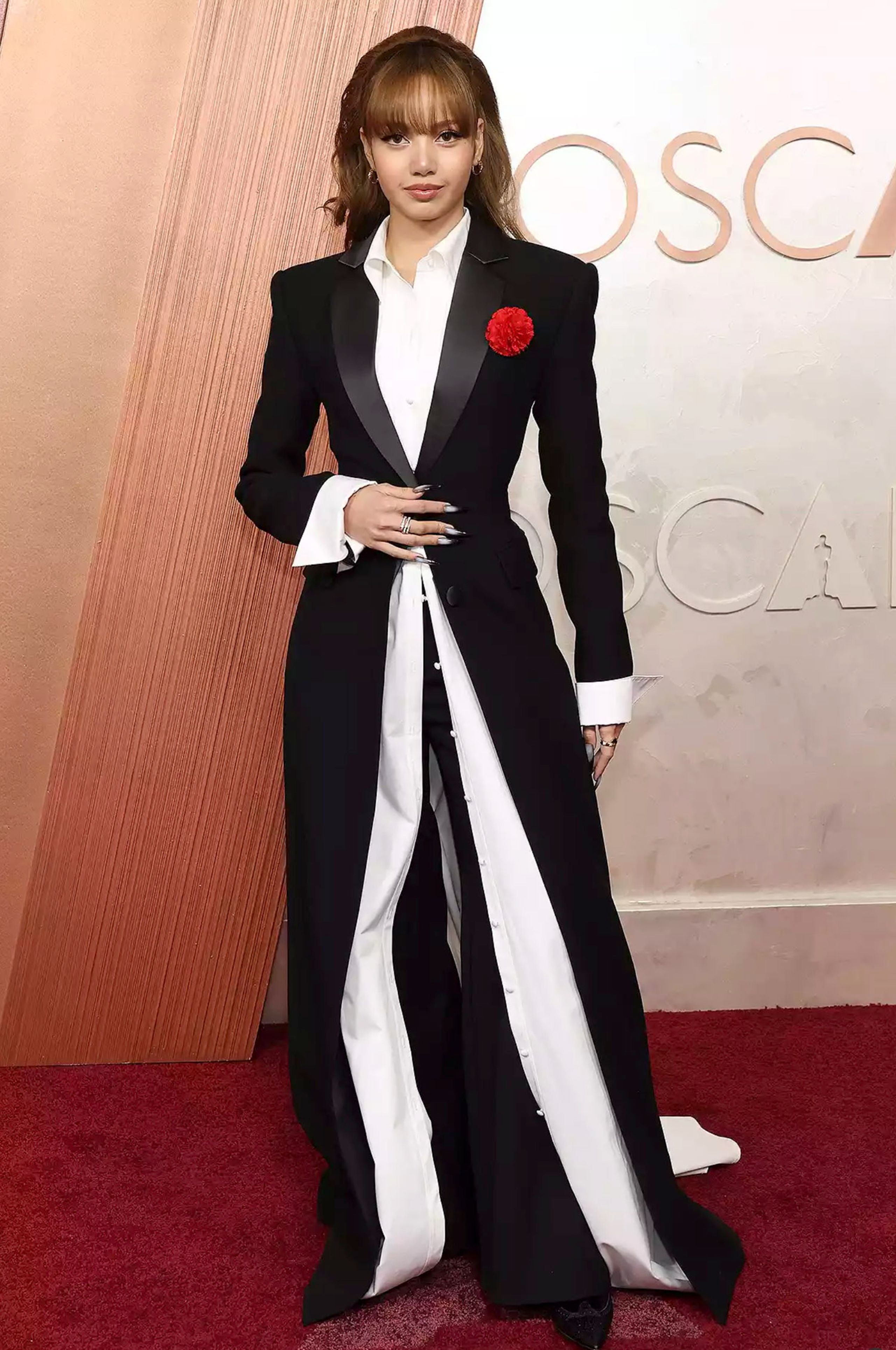 2025-03/_Oscars2025_Lisa_Designer-MarkGong_Photos-Mike Coppola_Getty.jpg