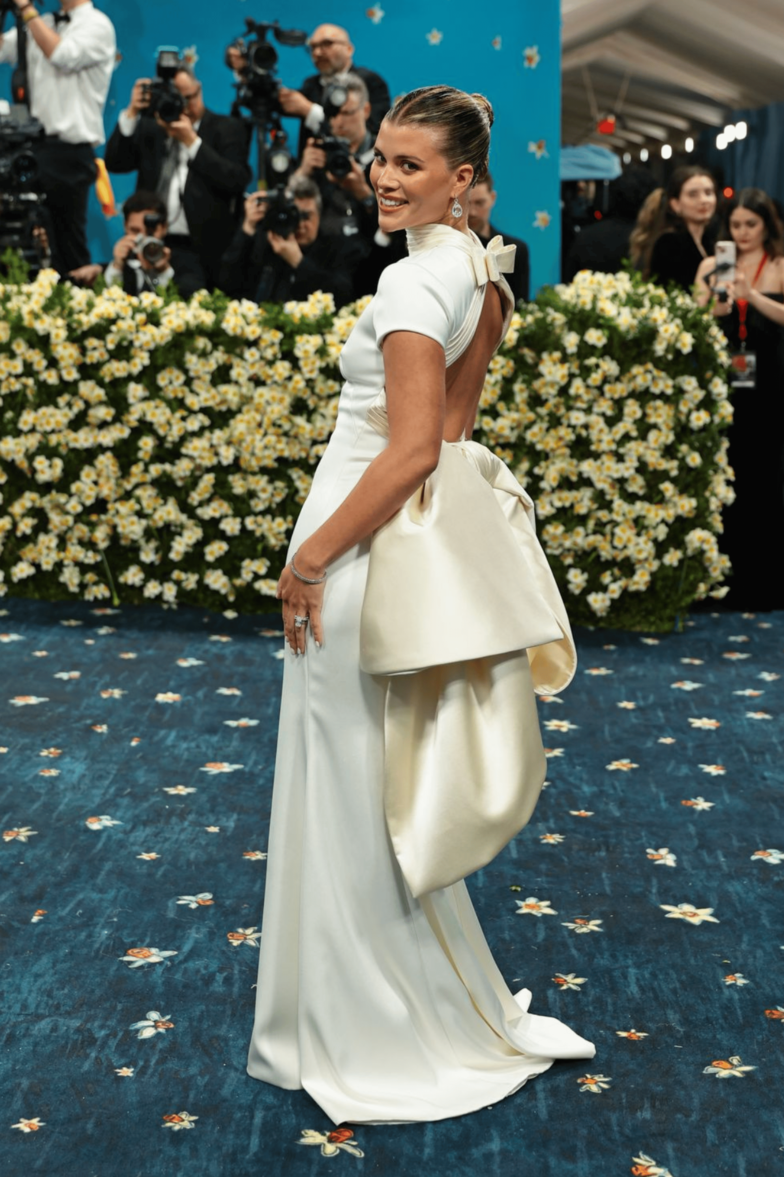 2025-05/SofiaRichieGrainge_MetGala2025_Dimitrios Kambouris :: Getty Images.png