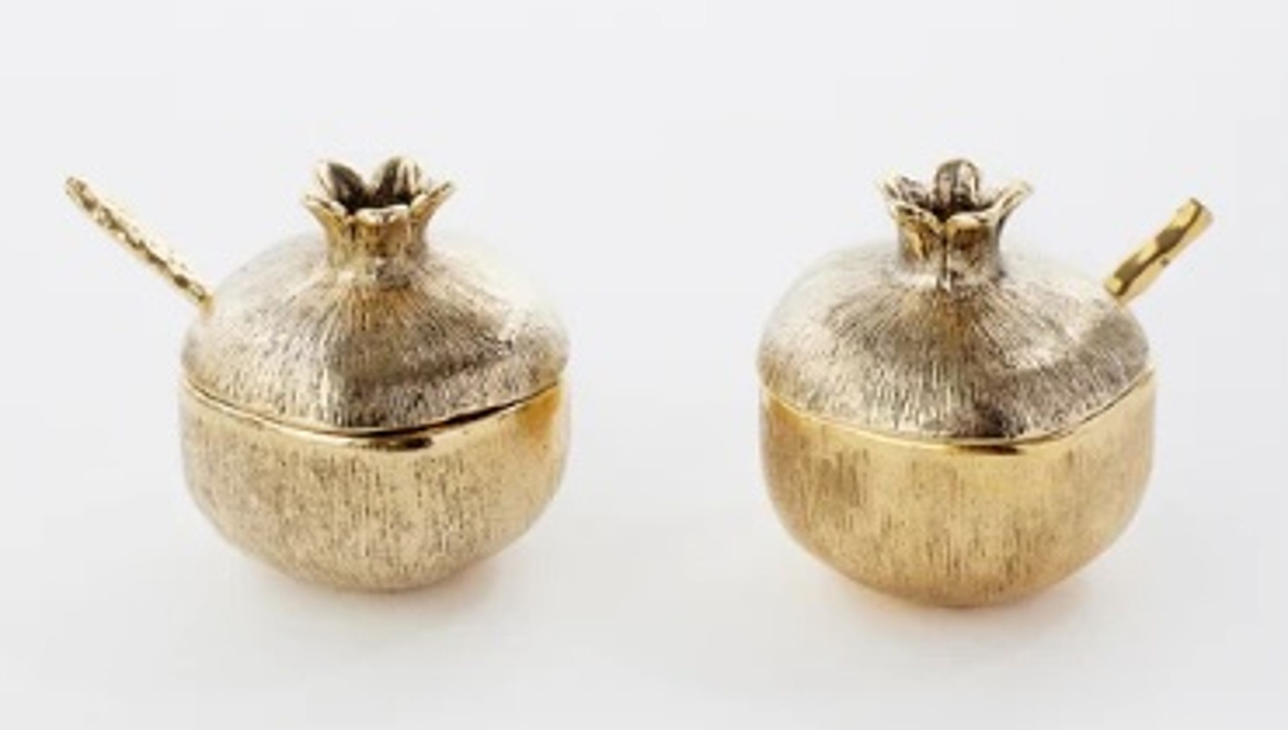 2025-05/Pomegranate Salt & Pepper Cellar_0.jpg