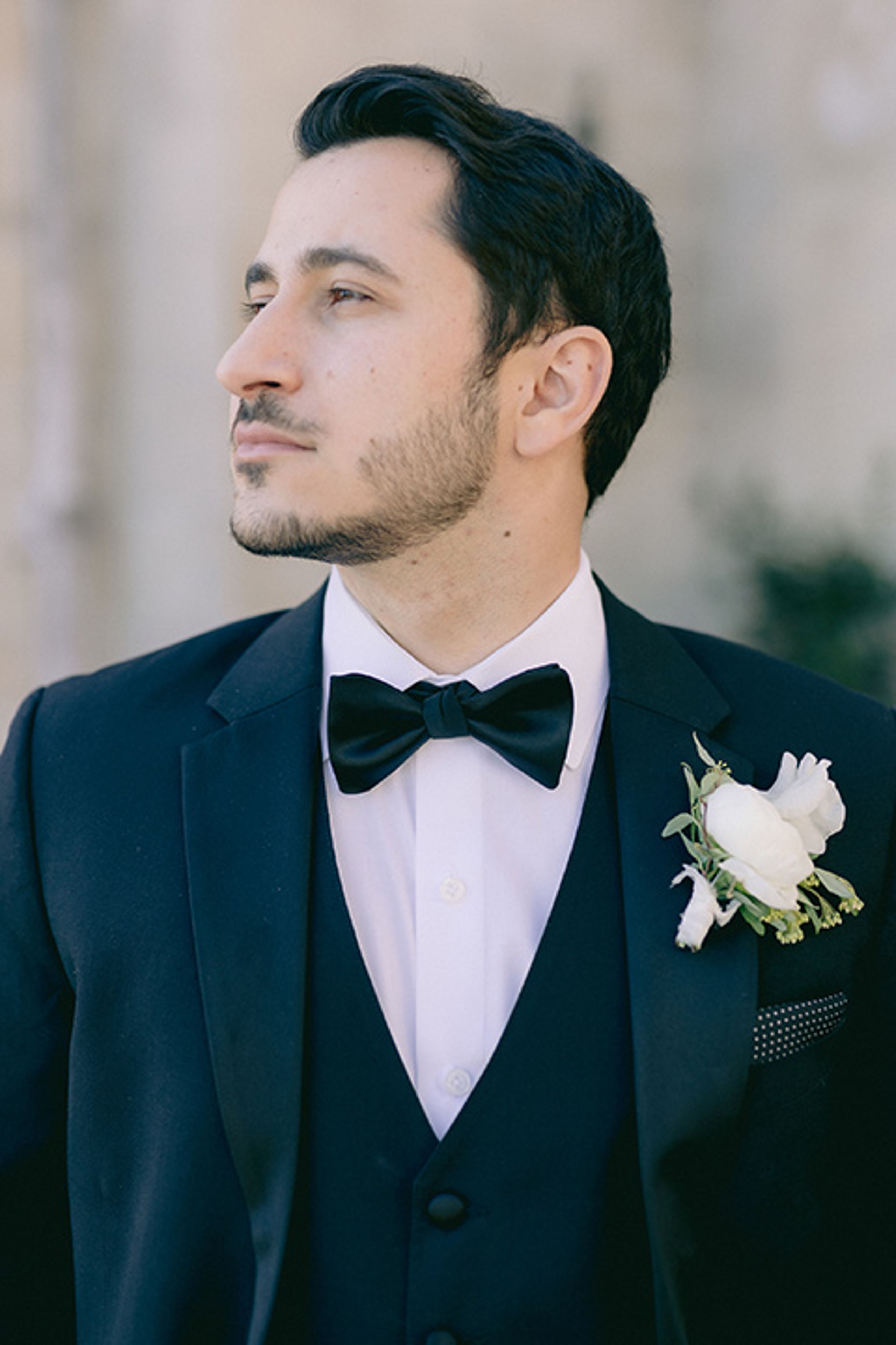 2025-08/greystone-mansion-wedding-groom2.jpg