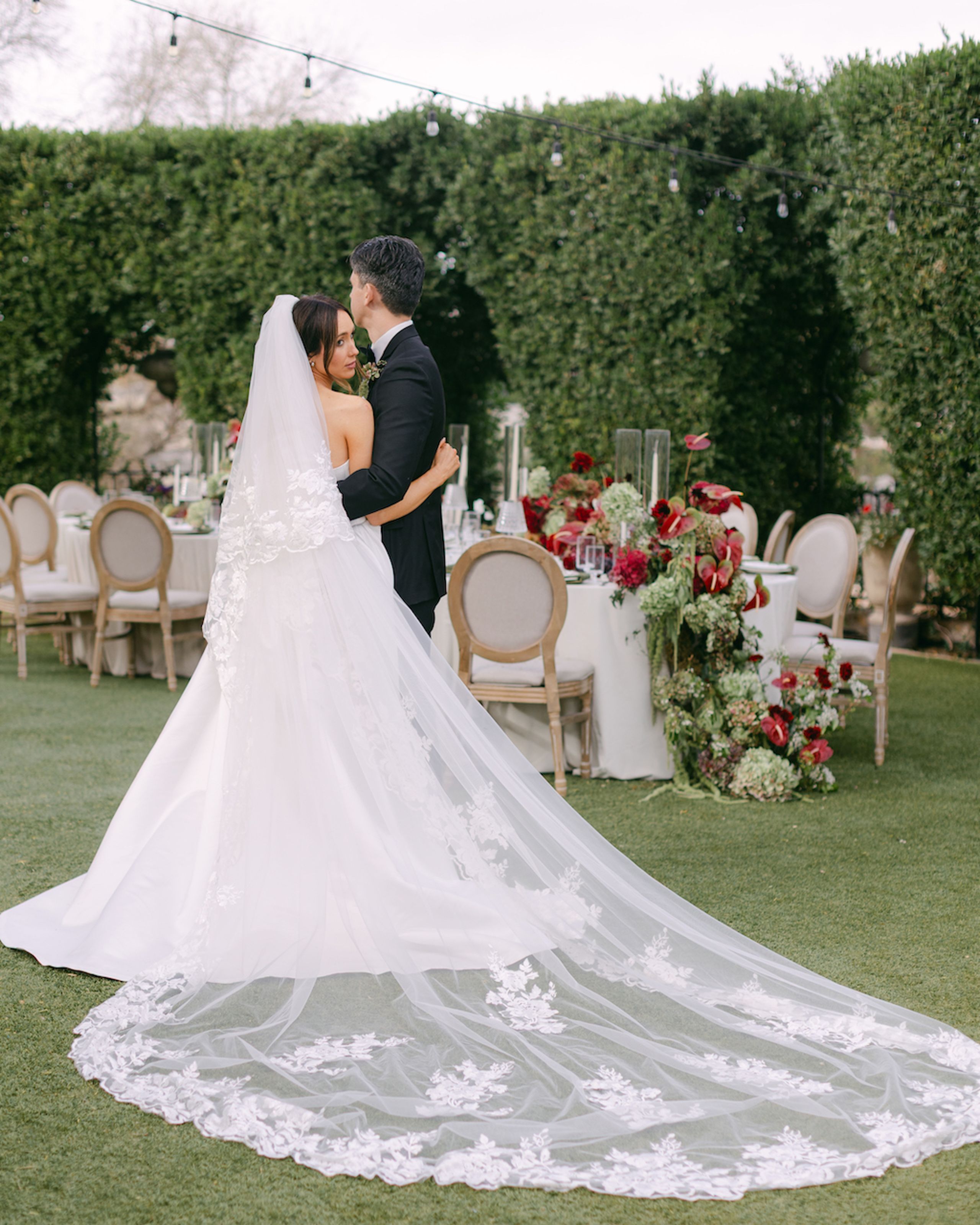 2026-03/044-Sara-Bishop-Wrigley-Mansion-red-luxury-wedding-February 10, 2025_0.jpg
