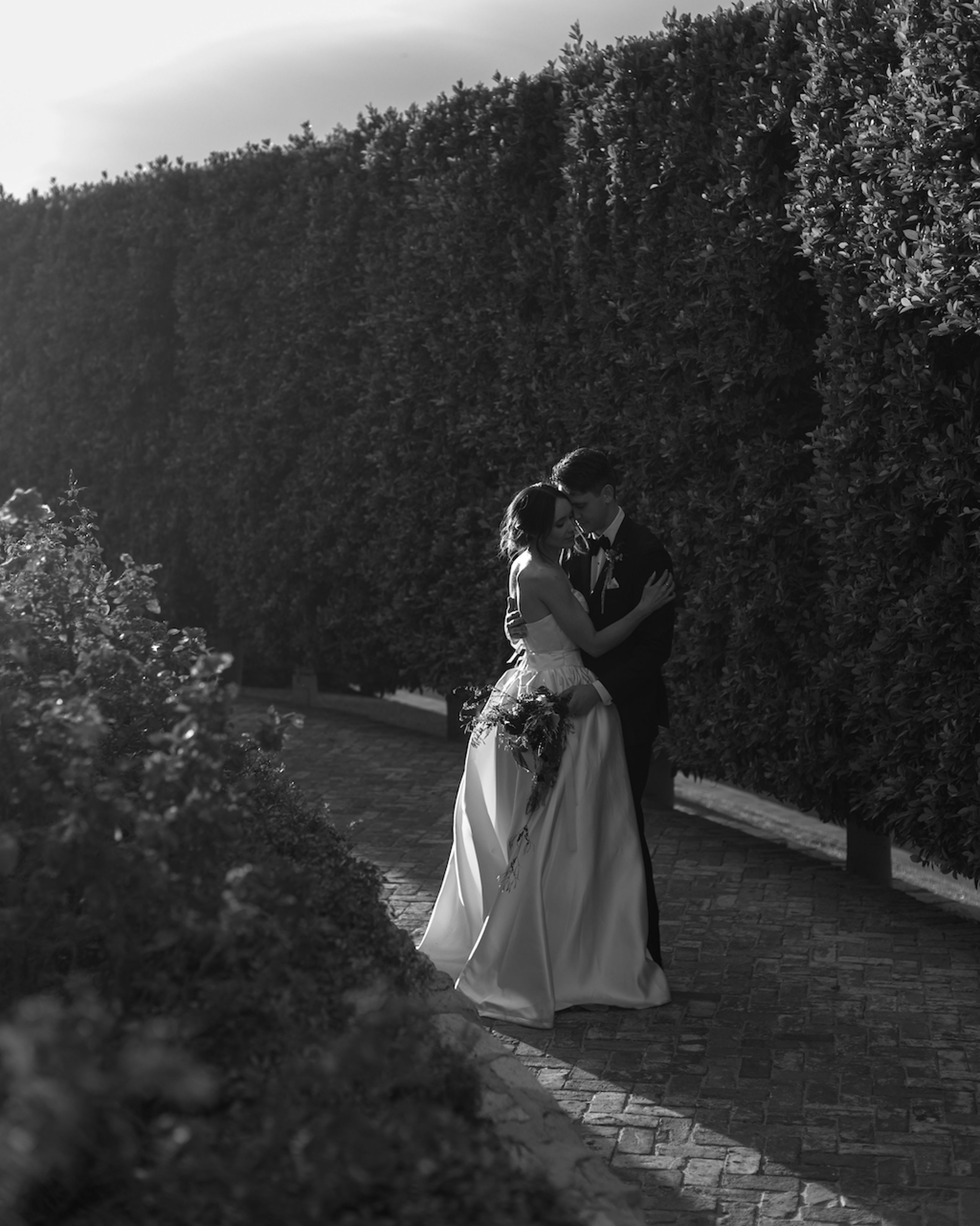 2026-03/049-Sara-Bishop-Wrigley-Mansion-red-luxury-wedding-February 10, 2025.jpg