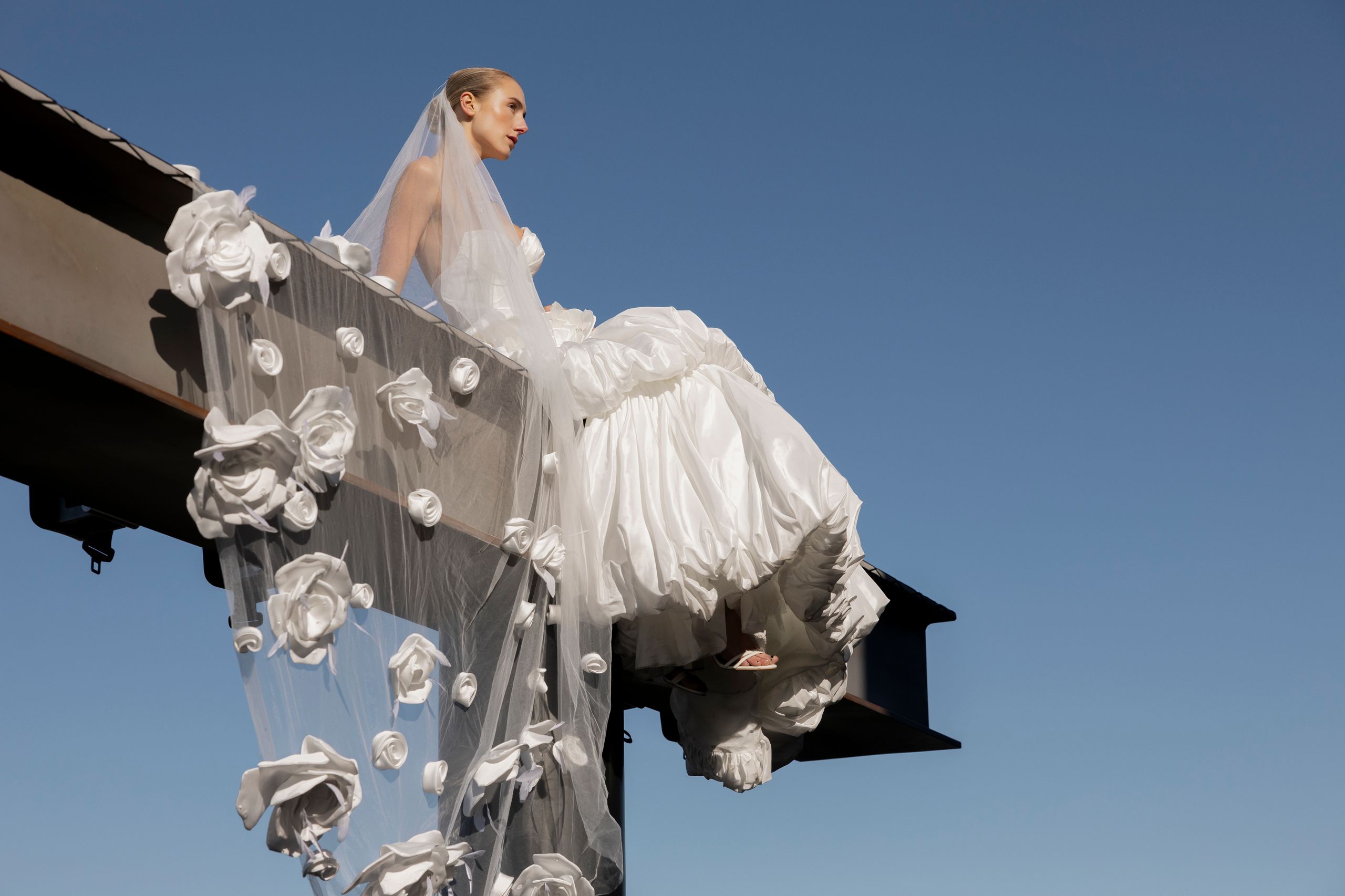 2026-04/ese-azenabor-runway-bridal-fashion-week-2026-structured-gown.jpg