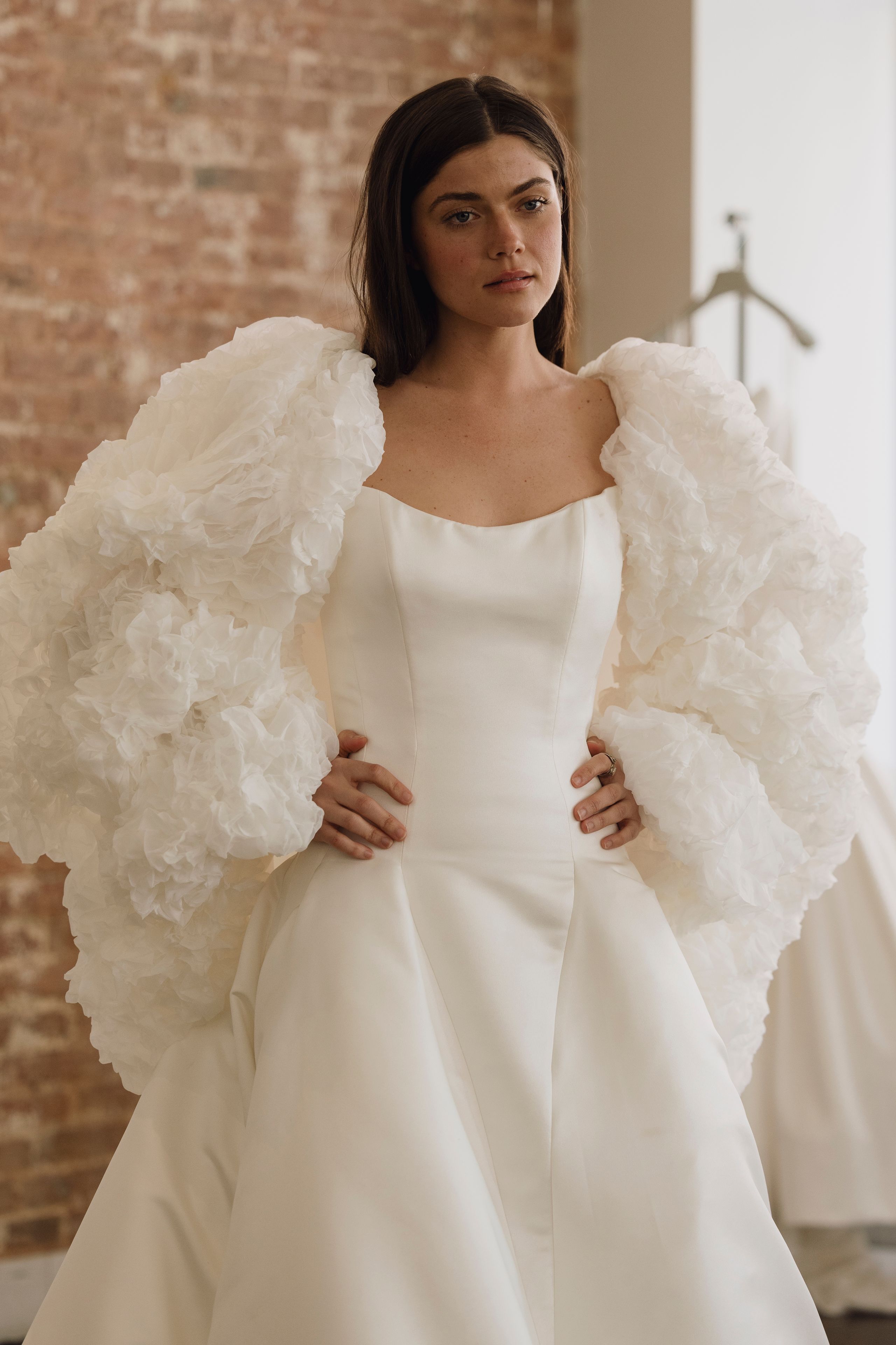 2026-04/viktor-rolf-bridal-gown-oversized-sleeves-2026.jpg