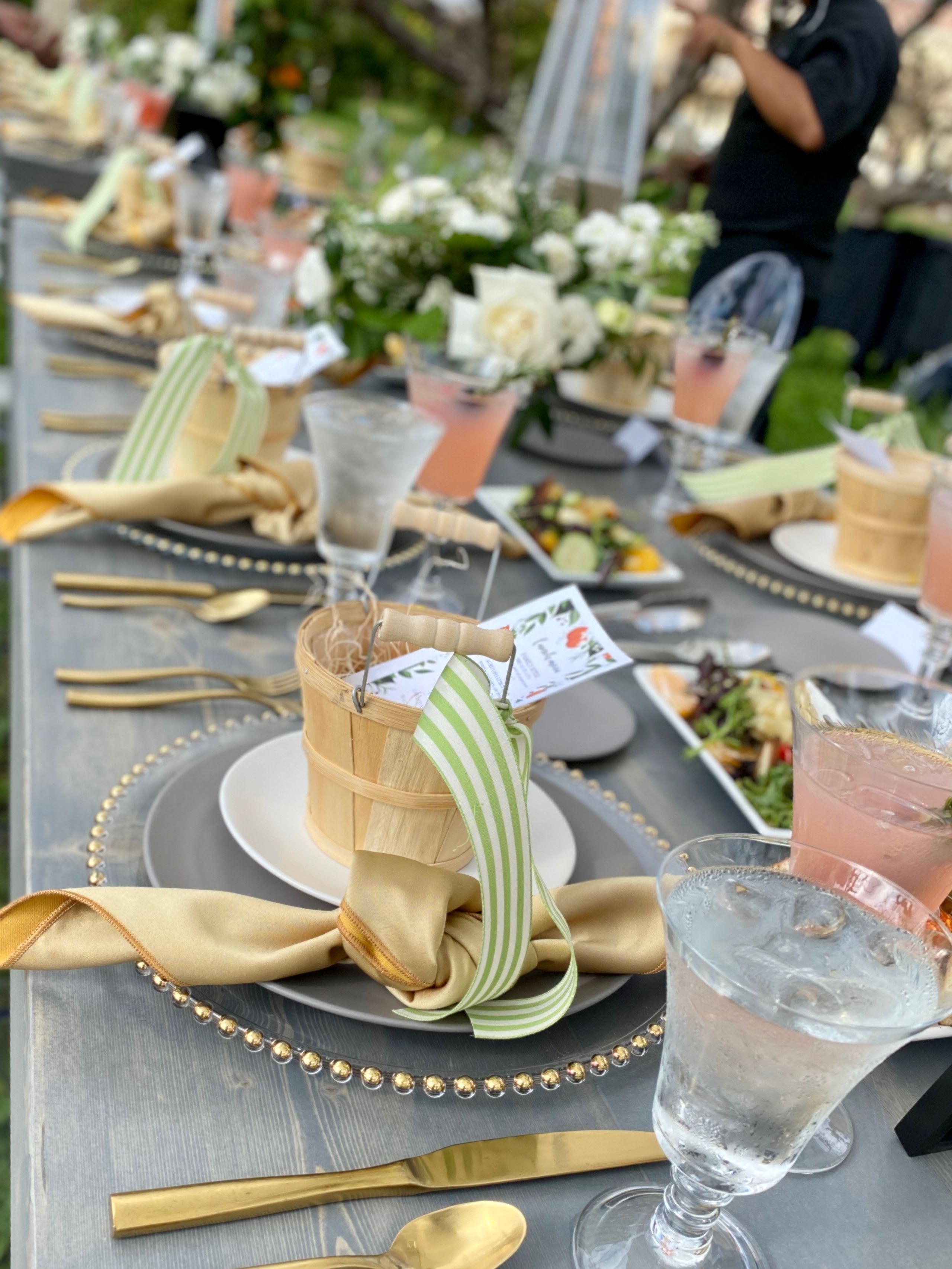 2023-11/place setting @brighteventrentals2.jpeg