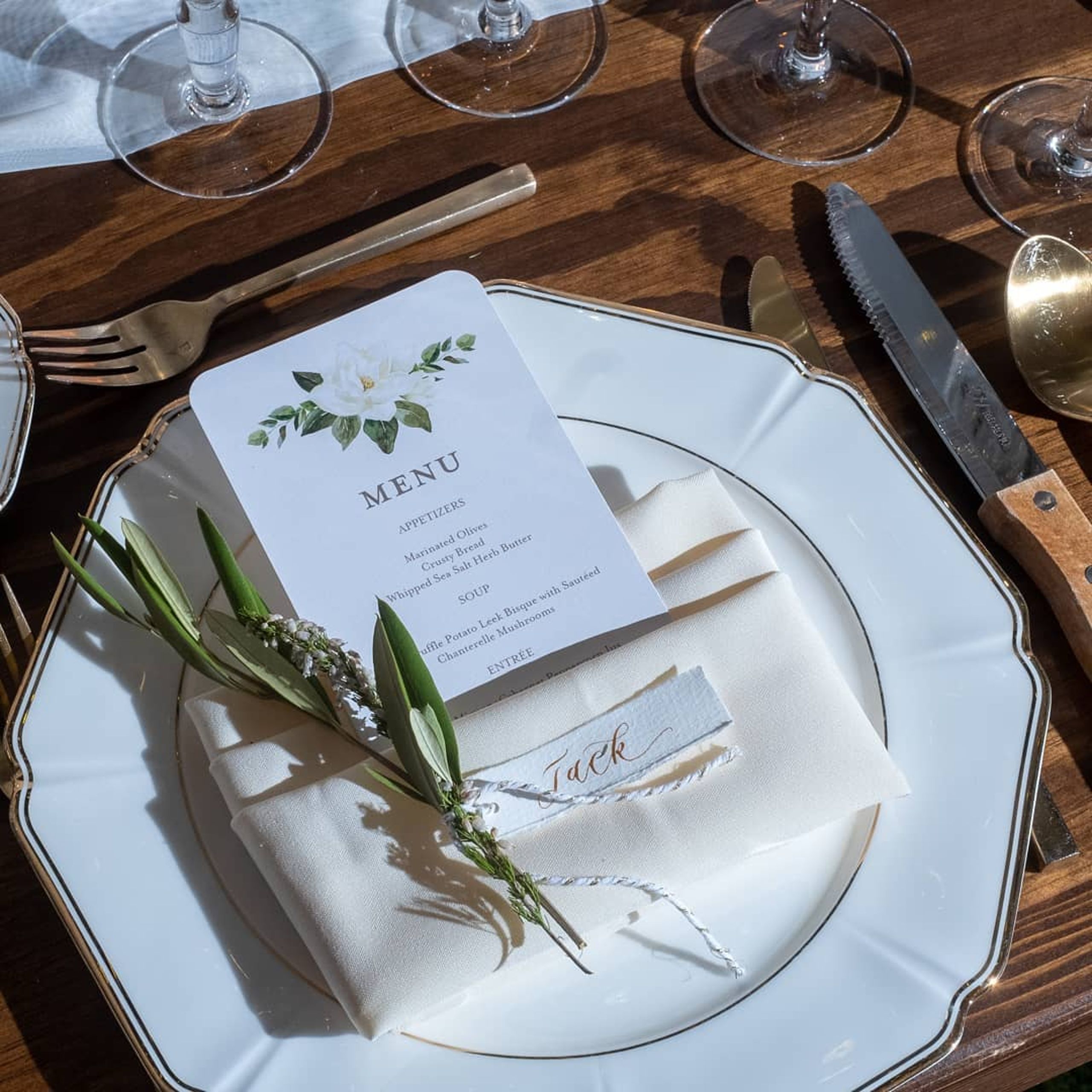 table setting white and gold.jpg