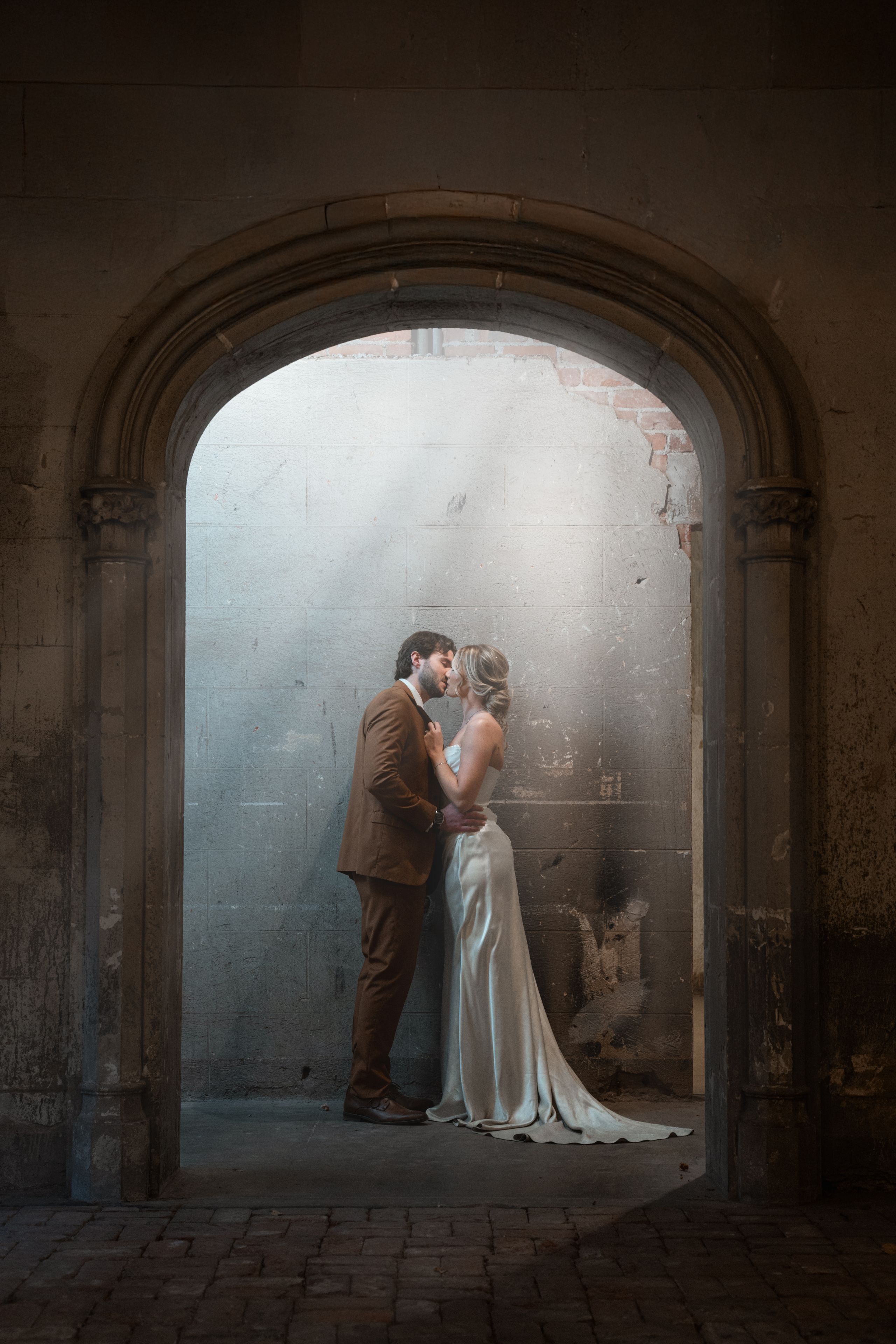 2025-10/arizona-wedding-photographer-sam-savat-the-abby-on-monroe-22.jpg