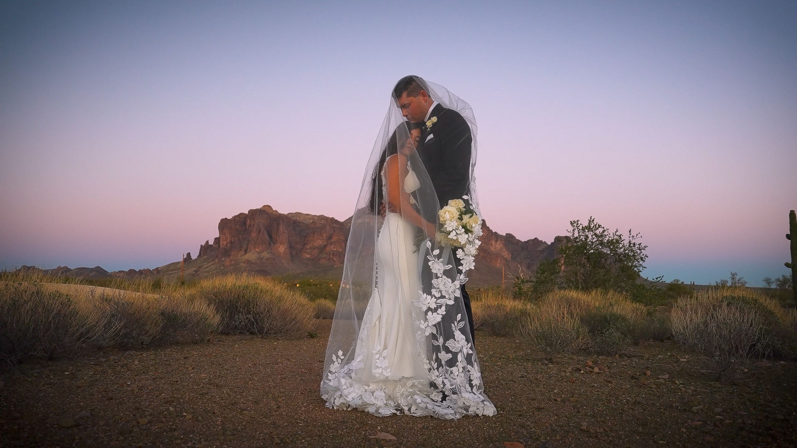2025-11/maddie_and_paul_wedding_film (2160p).00_08_00_00.Still007-3_0.jpg