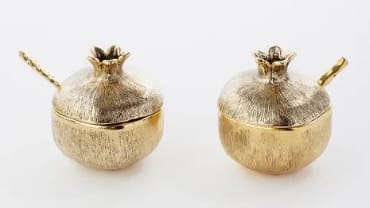 2025-05/Pomegranate Salt & Pepper Cellar_0.jpg