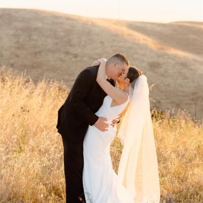 field/image/Wombles_Nella-Terra-Wedding_Hannah-Berglund-Photography_Golden-Hour-131.jpg