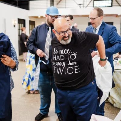 Dan Gets Ready to Renew his Vows to his Wife Thanks to Wish Upon a Wedding