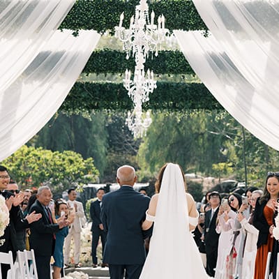 Ceremony design for Tania and James, Venue: @coyotehillsgcevents, Florals: @kateflowersla, Photography: @tinphotography