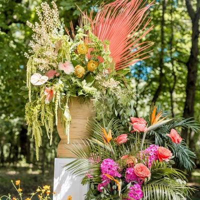 Birds of Paradise and tropical florals in Palm Springs-inspired editorial at Equestria West 