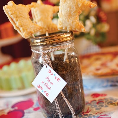 field/sandboxmnbridecom239elwb01blackmeshcom/image/Cocoa-Fig-MN-shaped-Pie-on-a-Stick-2s_0.jpg