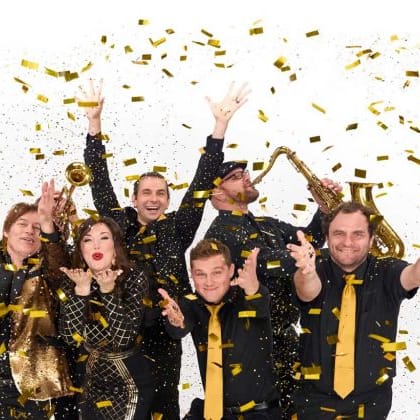 field/seattlebridemag_com_239elwb01_blackmesh_com/2023/image/band-withconfetti-crop-1024x420.jpg