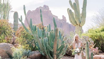 2025-11/Bride in desert.jpg