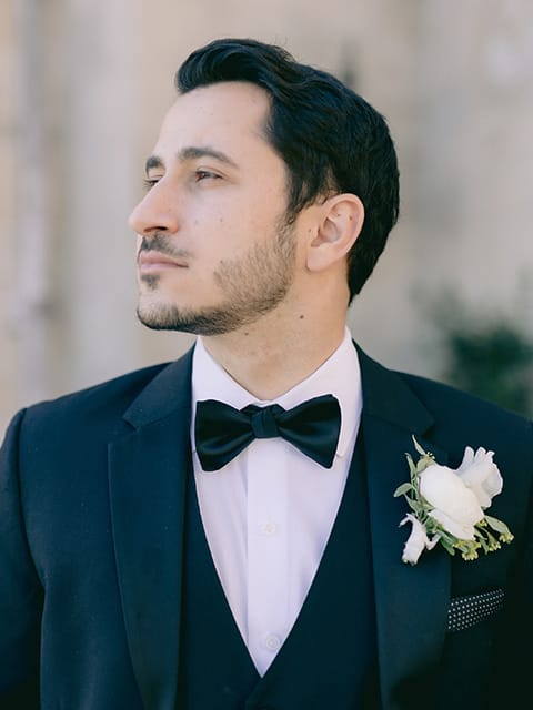 2025-08/greystone-mansion-wedding-groom2.jpg